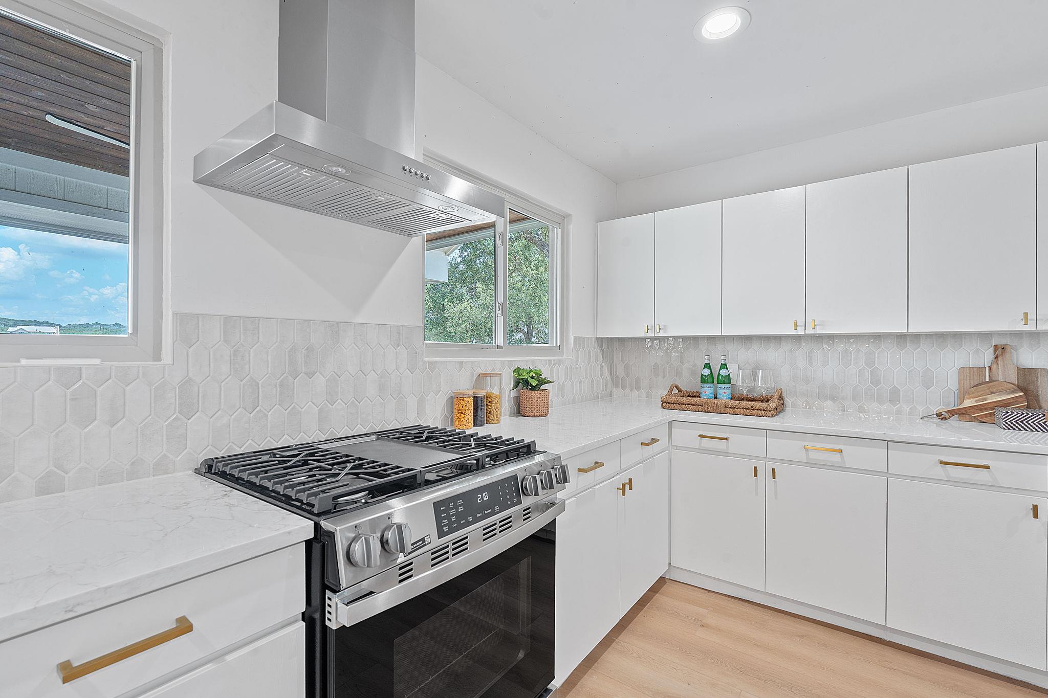 1325 Likeness Rd, Spicewood, TX 78669