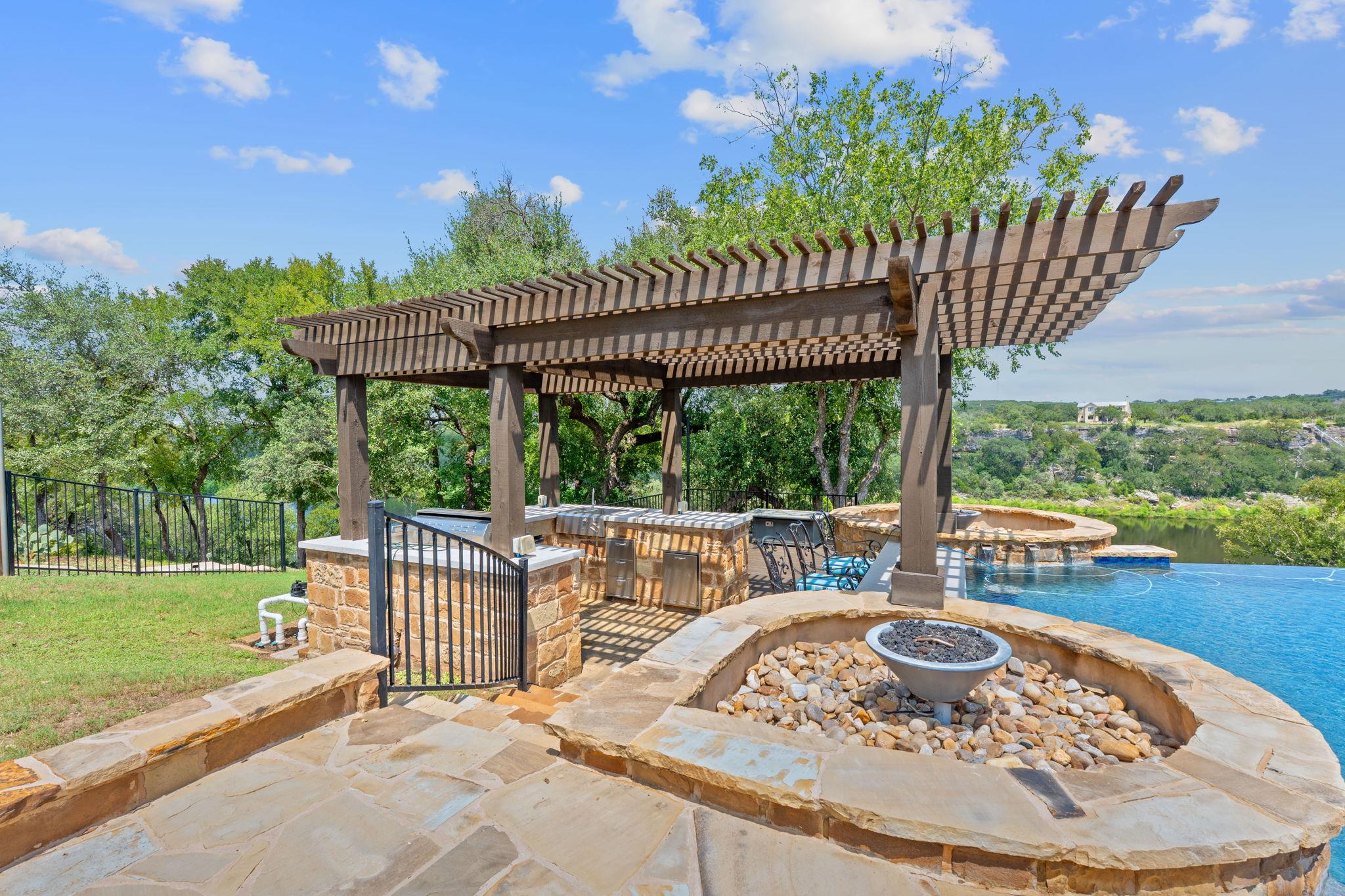 1325 Likeness Rd, Spicewood, TX 78669