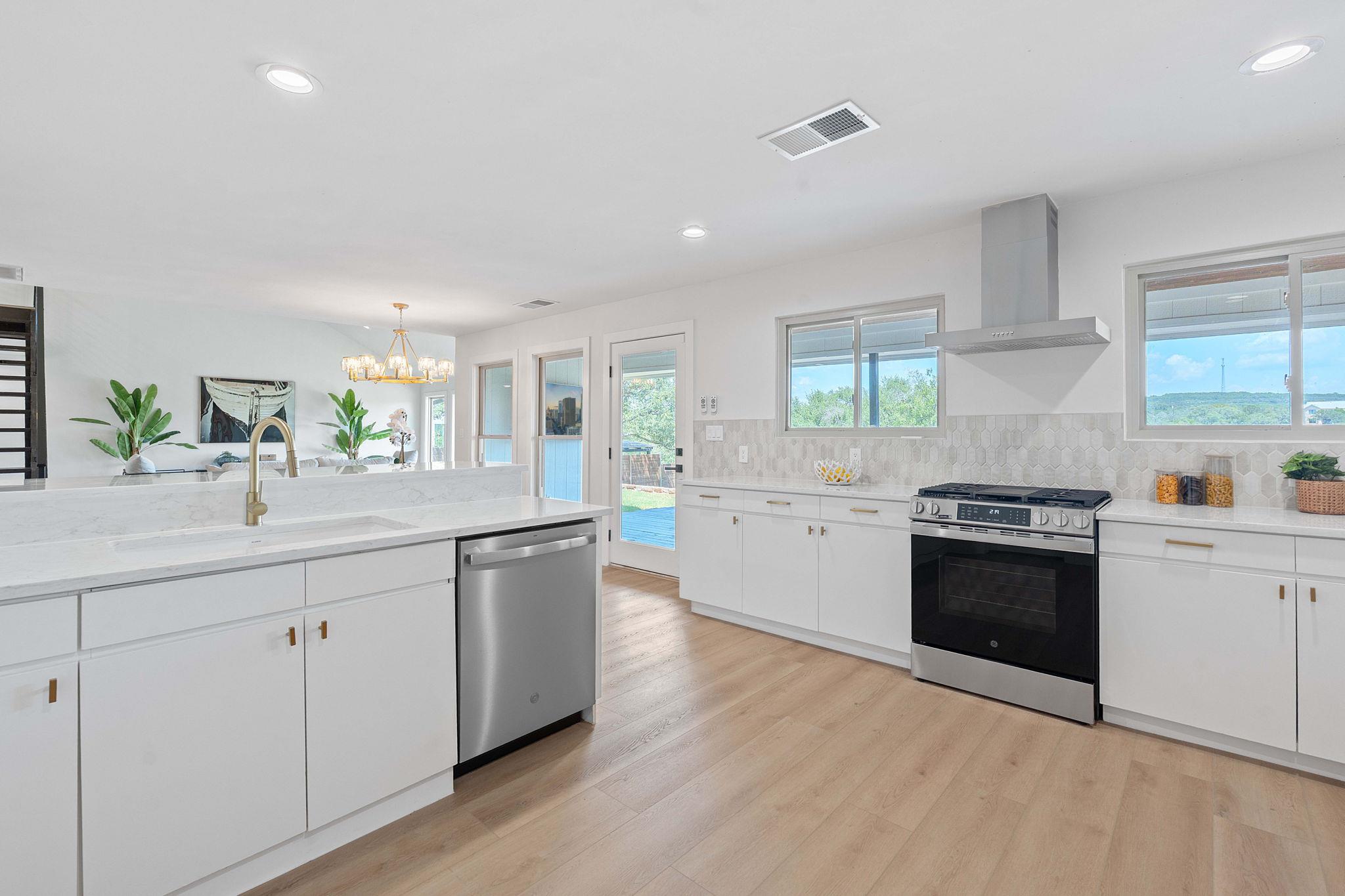 1325 Likeness Rd, Spicewood, TX 78669