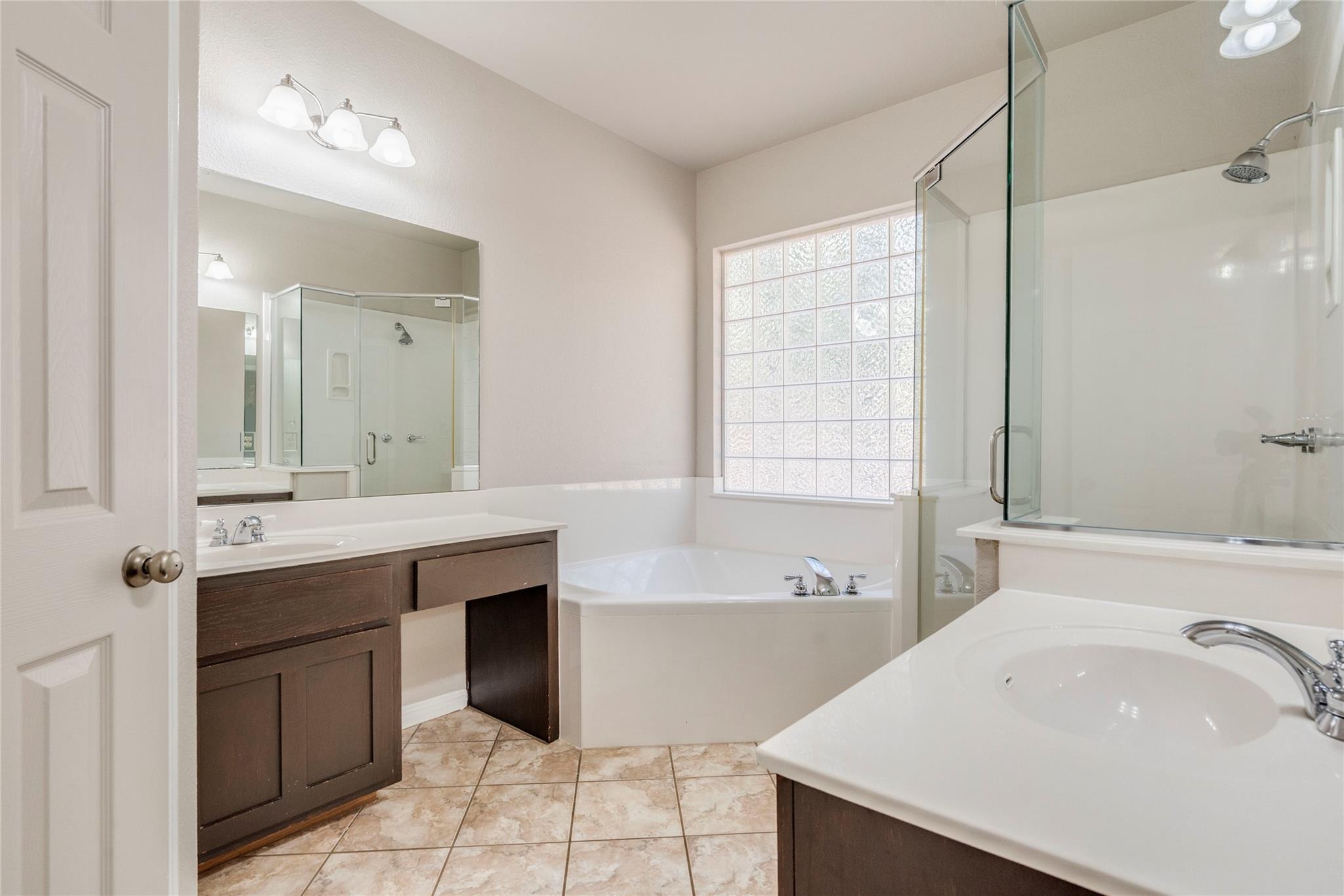 517 Arbors Cir, Elgin, TX 78621