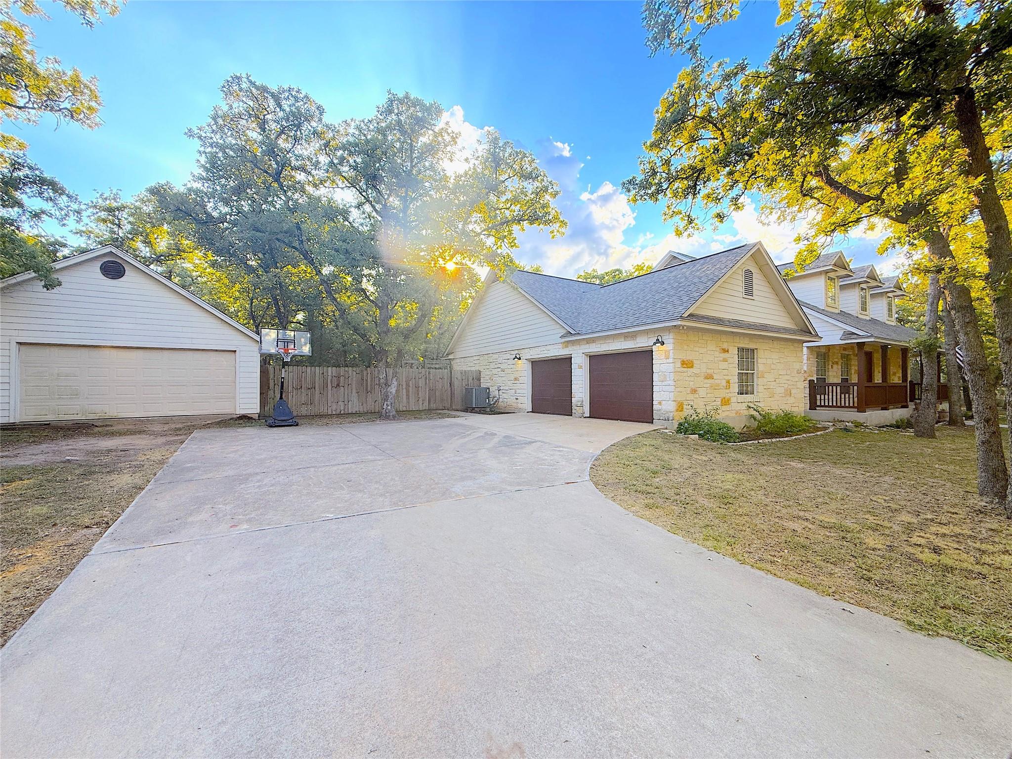 517 Arbors Cir, Elgin, TX 78621