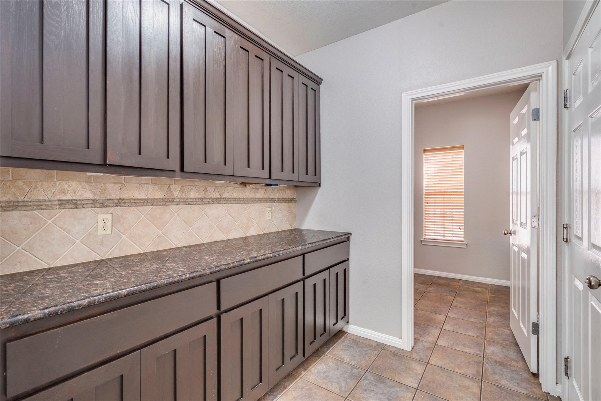 517 Arbors Cir, Elgin, TX 78621