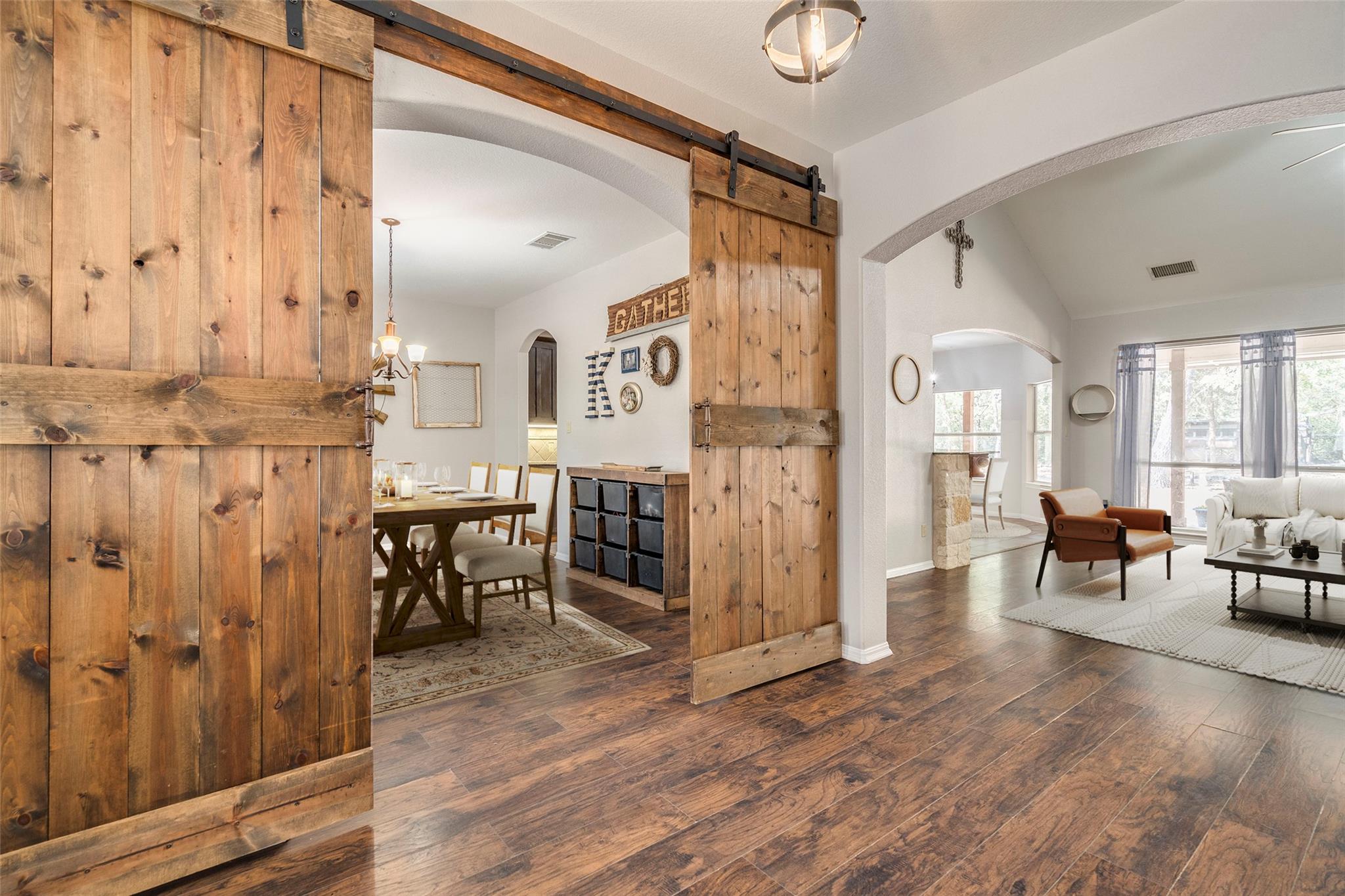 517 Arbors Cir, Elgin, TX 78621