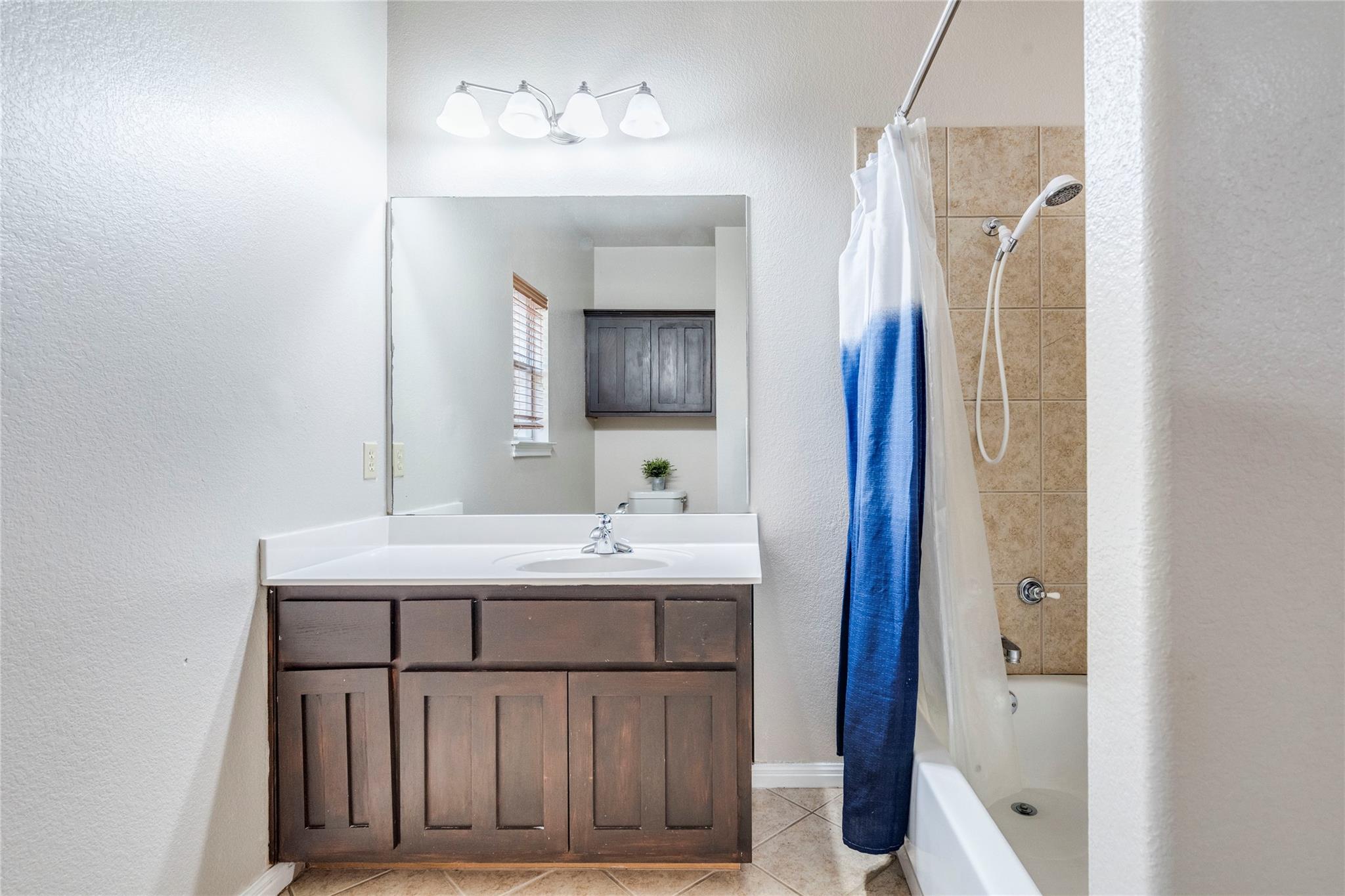 517 Arbors Cir, Elgin, TX 78621