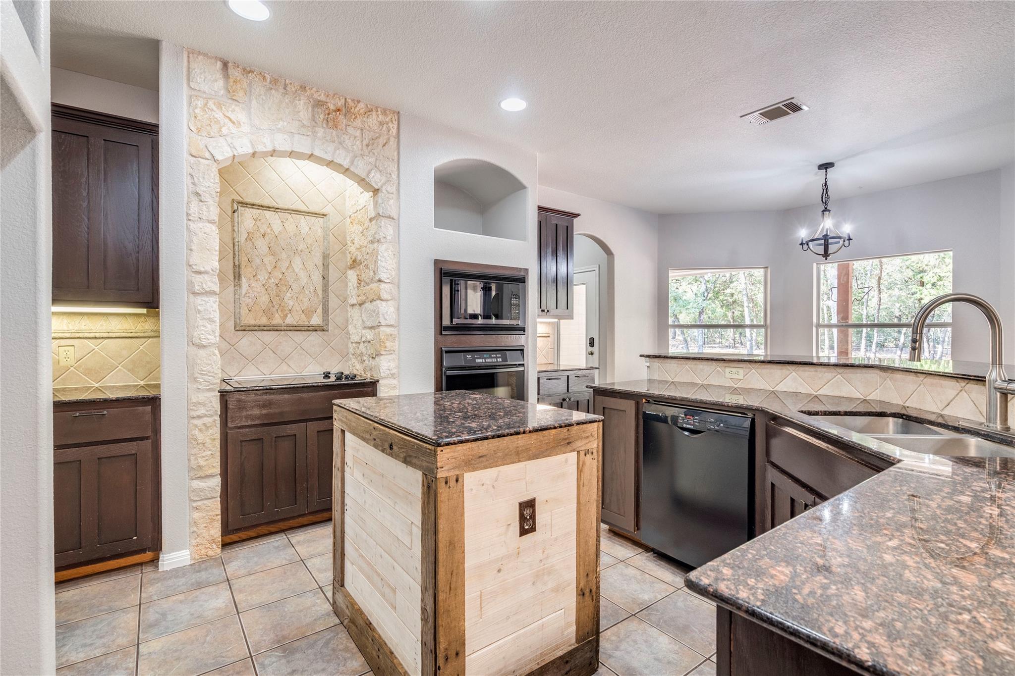 517 Arbors Cir, Elgin, TX 78621