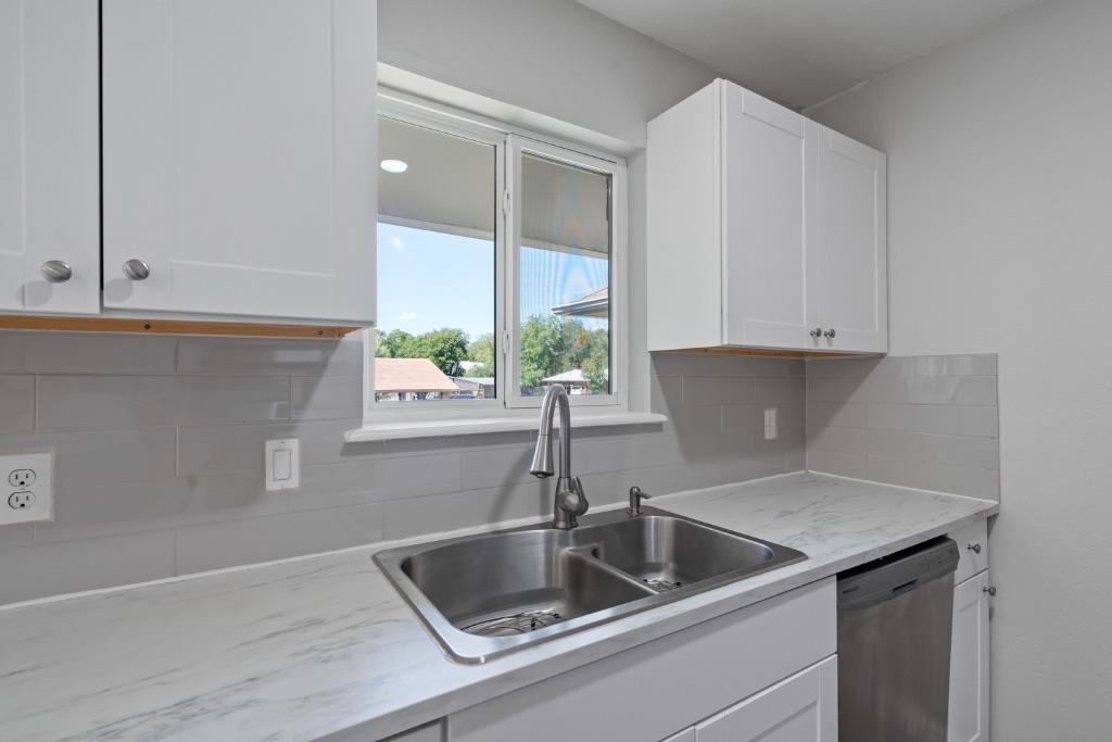 1407 Avebury Cir # B, Austin, TX 78753