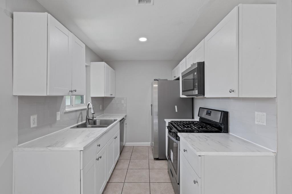 1407 Avebury Cir # B, Austin, TX 78753