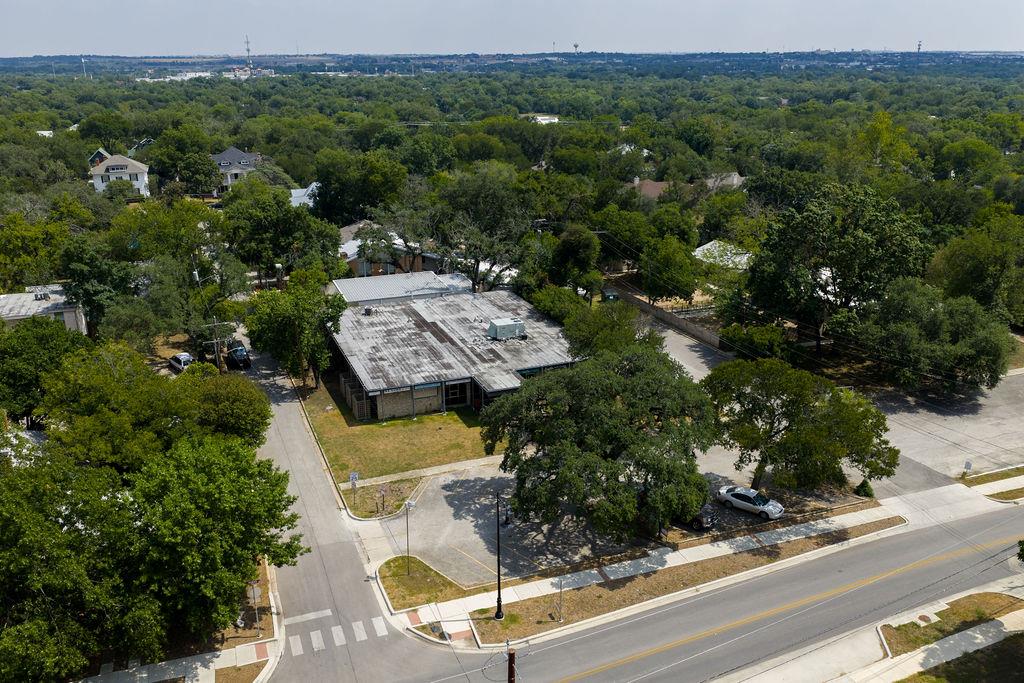 705 W Hopkins St, San Marcos, TX 78666