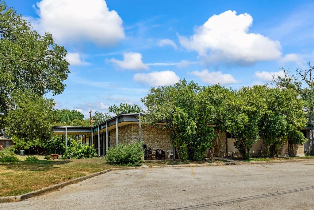 705 W Hopkins St, San Marcos, TX 78666