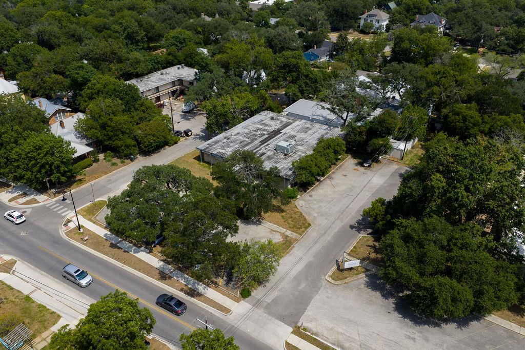 705 W Hopkins St, San Marcos, TX 78666