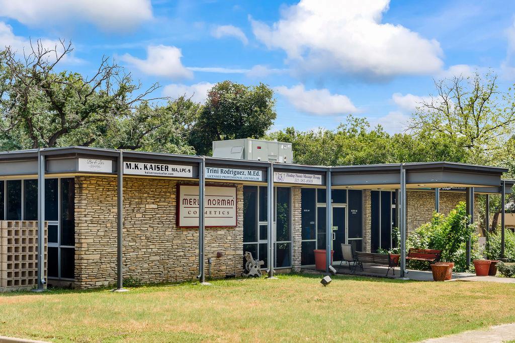 705 W Hopkins St, San Marcos, TX 78666