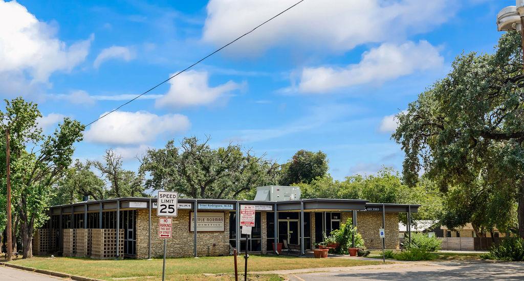 705 W Hopkins St, San Marcos, TX 78666