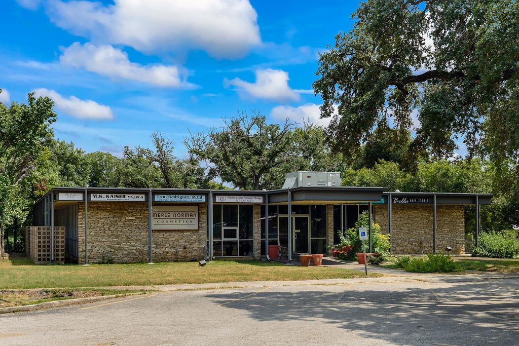 705 W Hopkins St, San Marcos, TX 78666