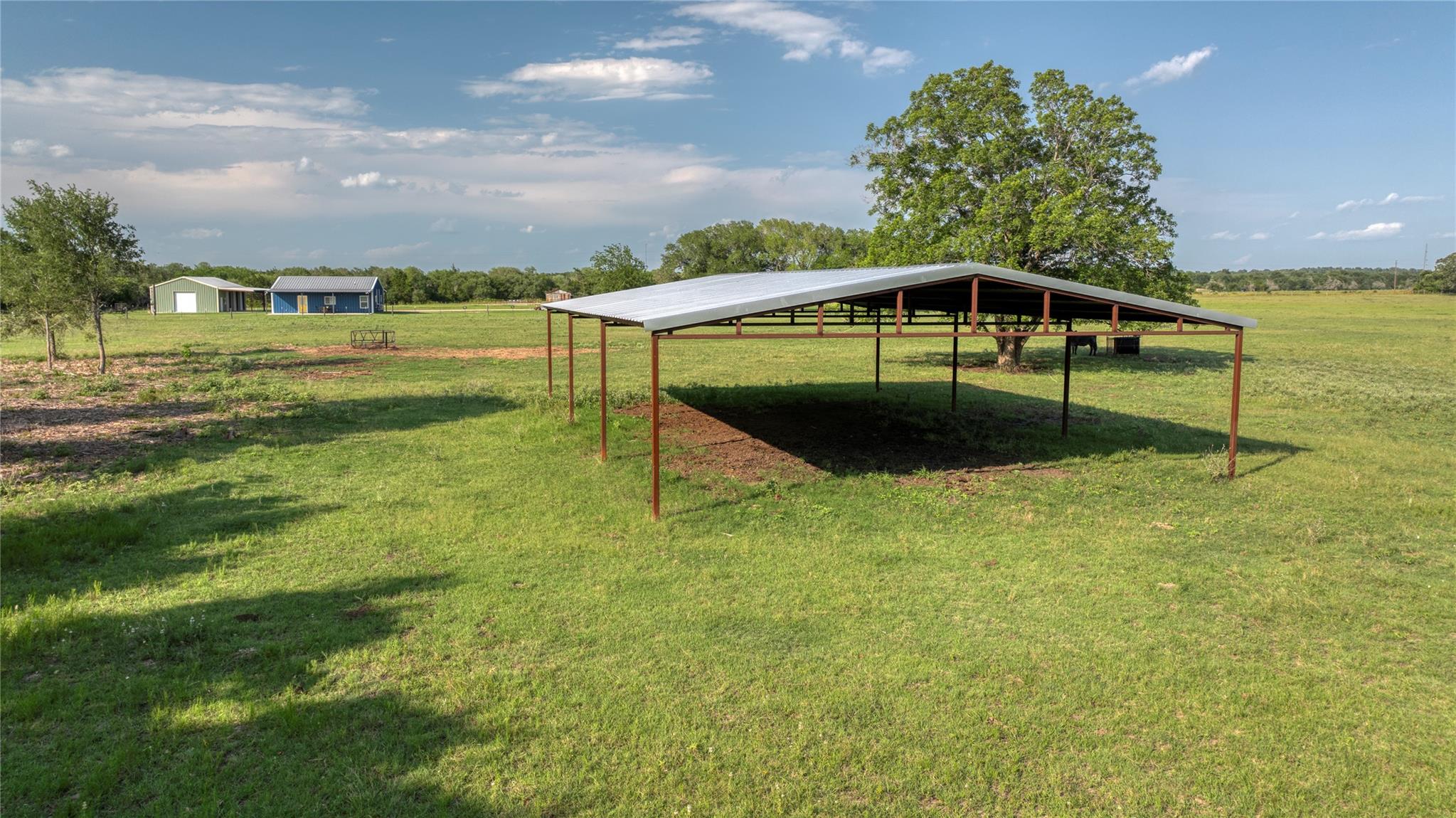 2737 Lomax Harmel Rd, Carmine, TX 78932