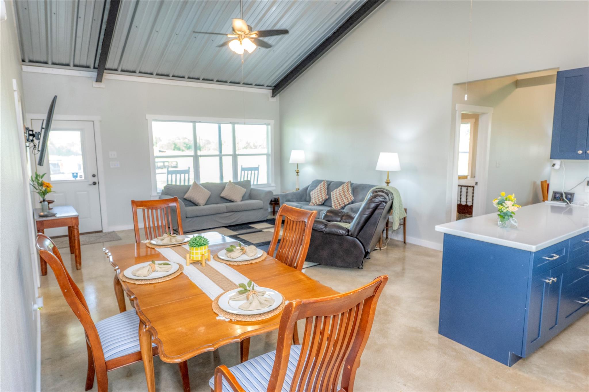 2737 Lomax Harmel Rd, Carmine, TX 78932