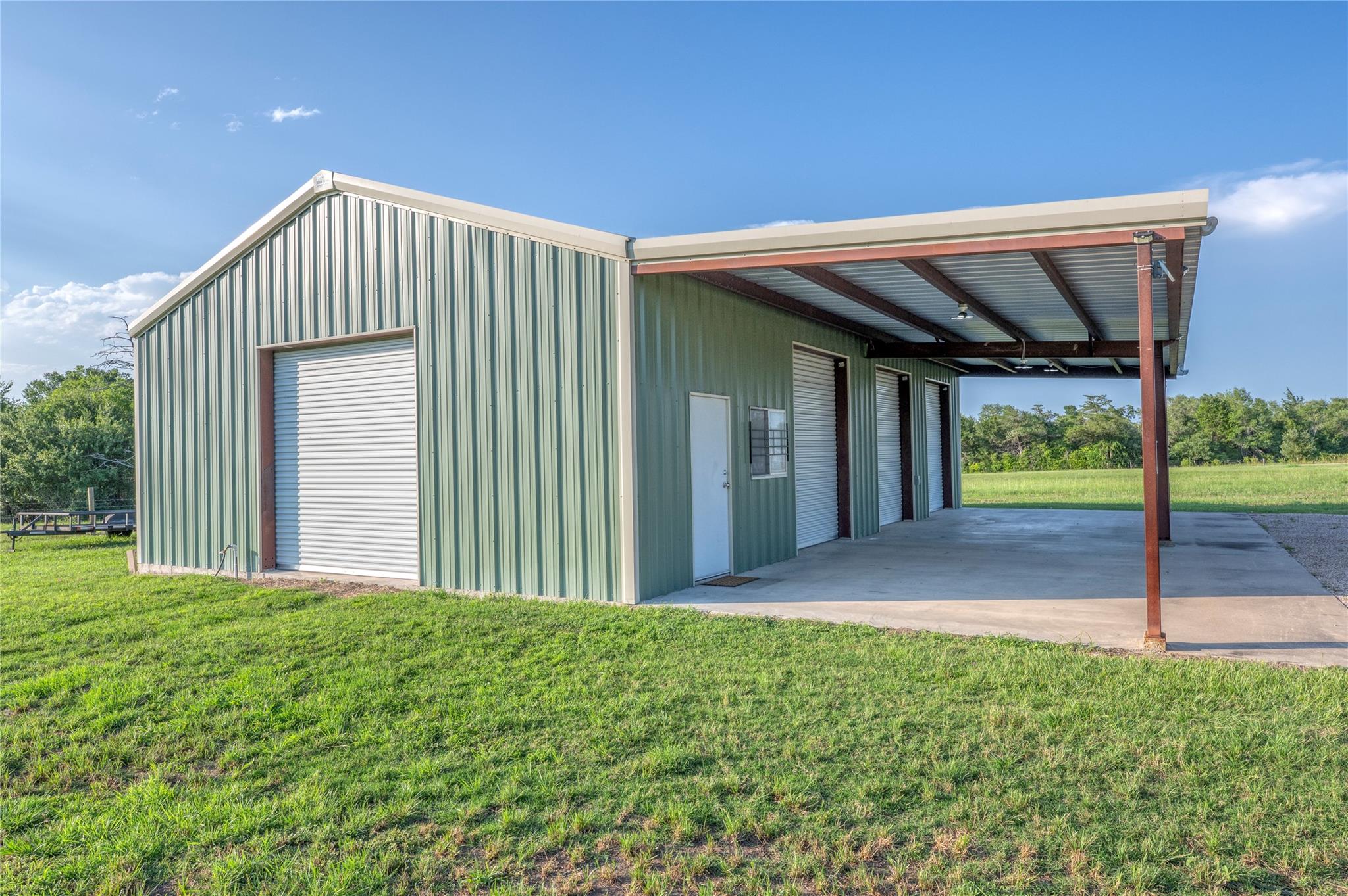 2737 Lomax Harmel Rd, Carmine, TX 78932