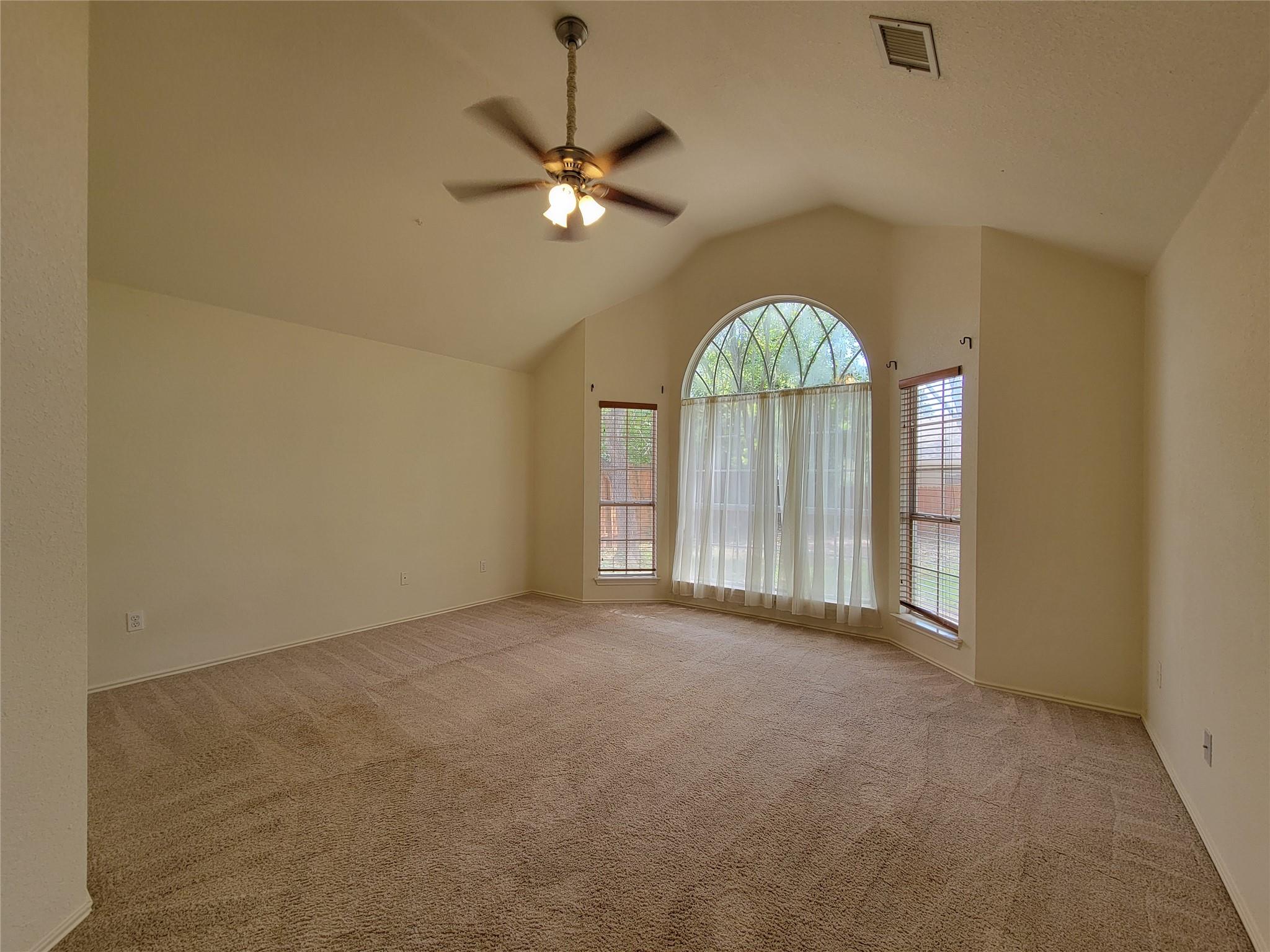 105 W Oxford Dr, Pflugerville, TX 78660