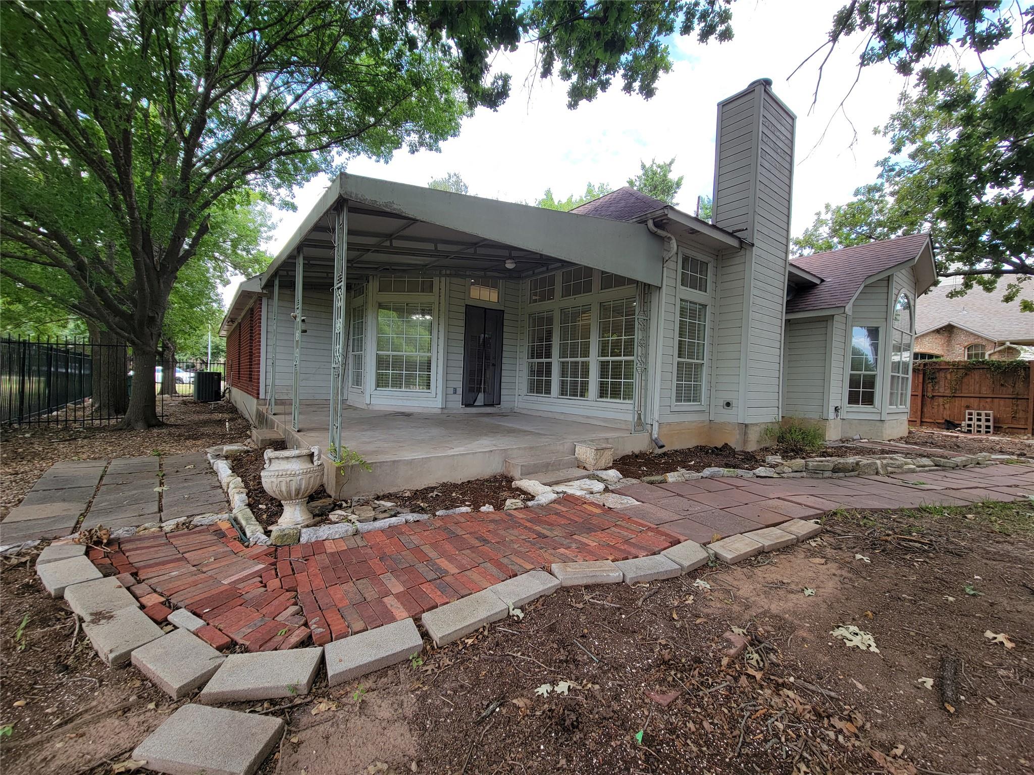 105 W Oxford Dr, Pflugerville, TX 78660