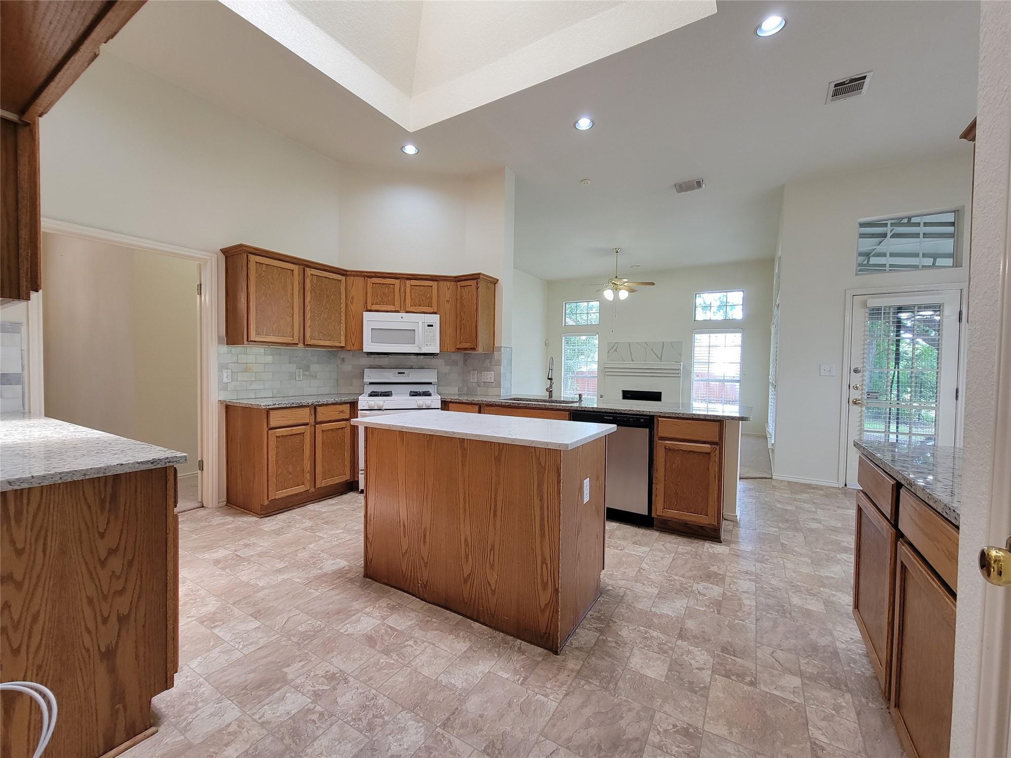 105 W Oxford Dr, Pflugerville, TX 78660