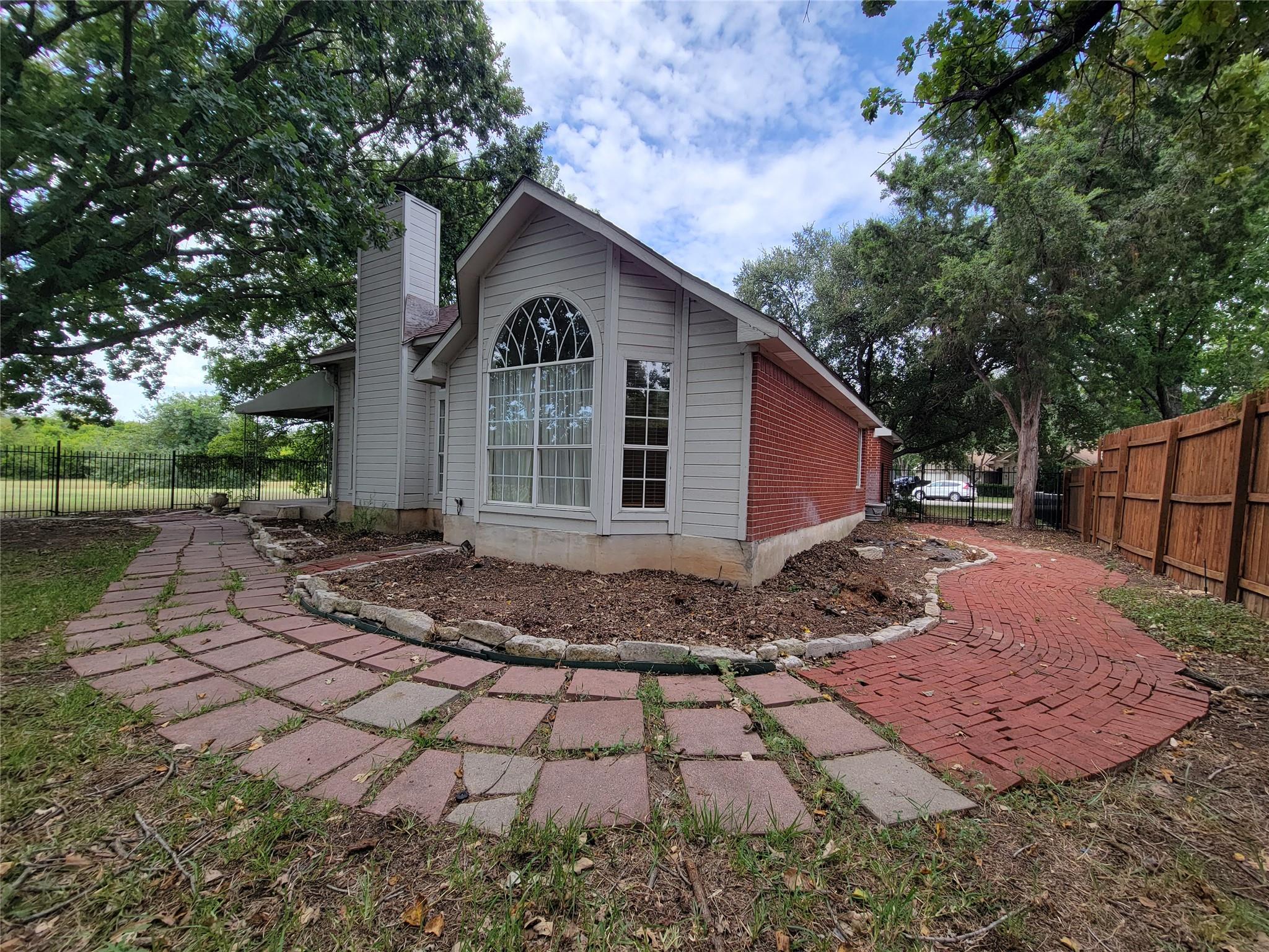 105 W Oxford Dr, Pflugerville, TX 78660