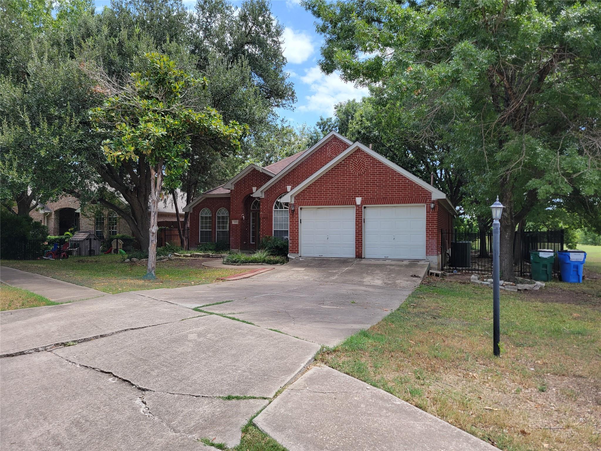 105 W Oxford Dr, Pflugerville, TX 78660