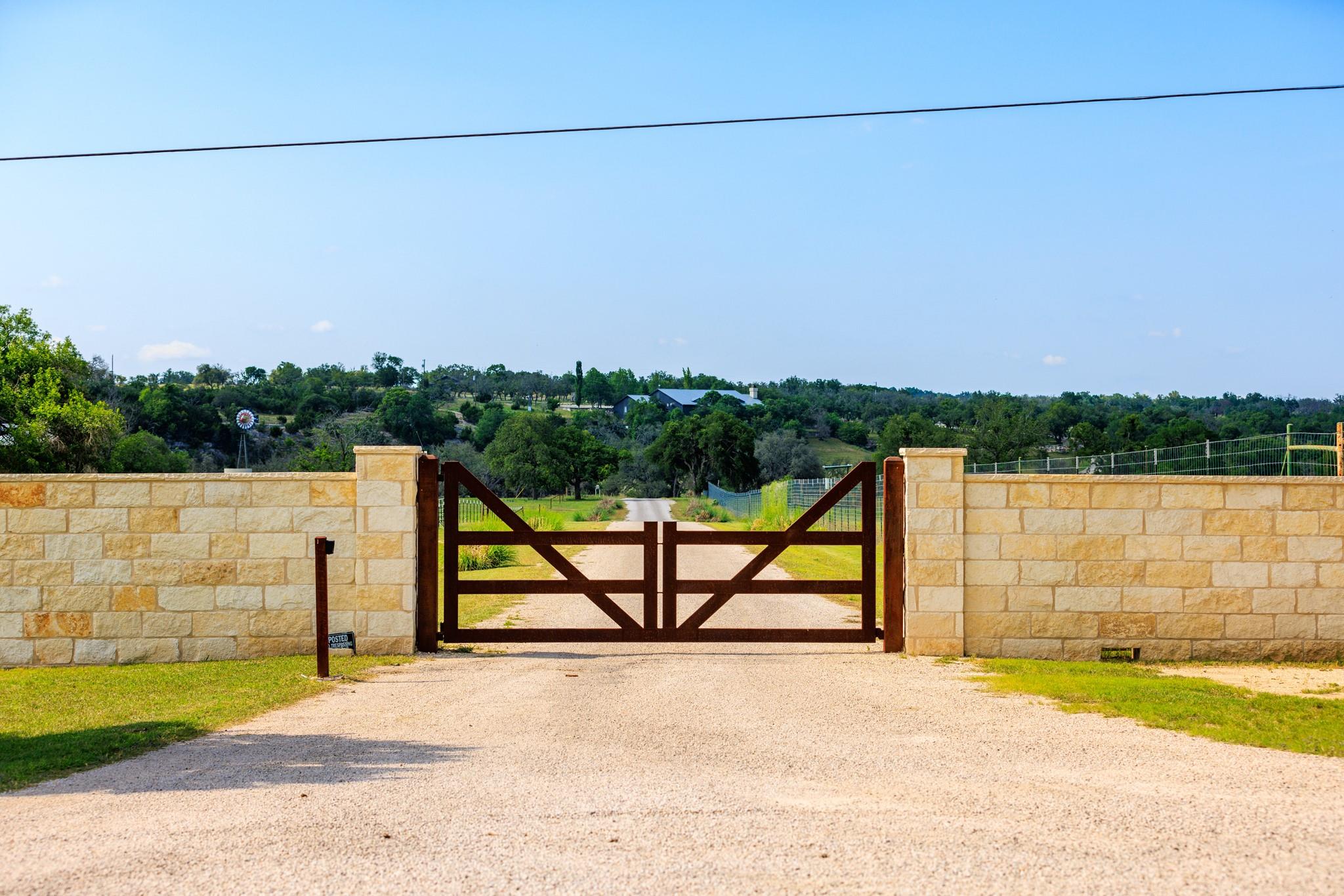 481 Living Water Ranch Rd, Harper, TX 78631