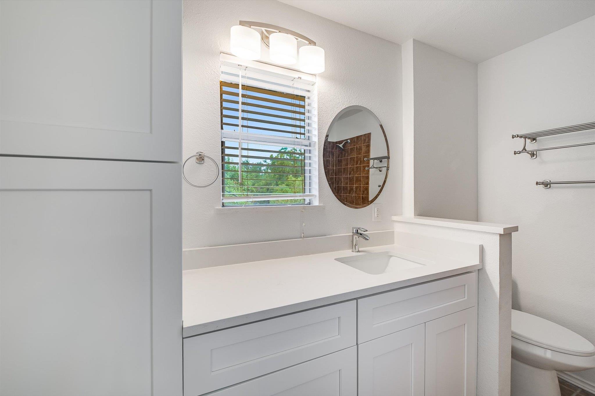 745 E Oltorf St E # 201, Austin, TX 78704