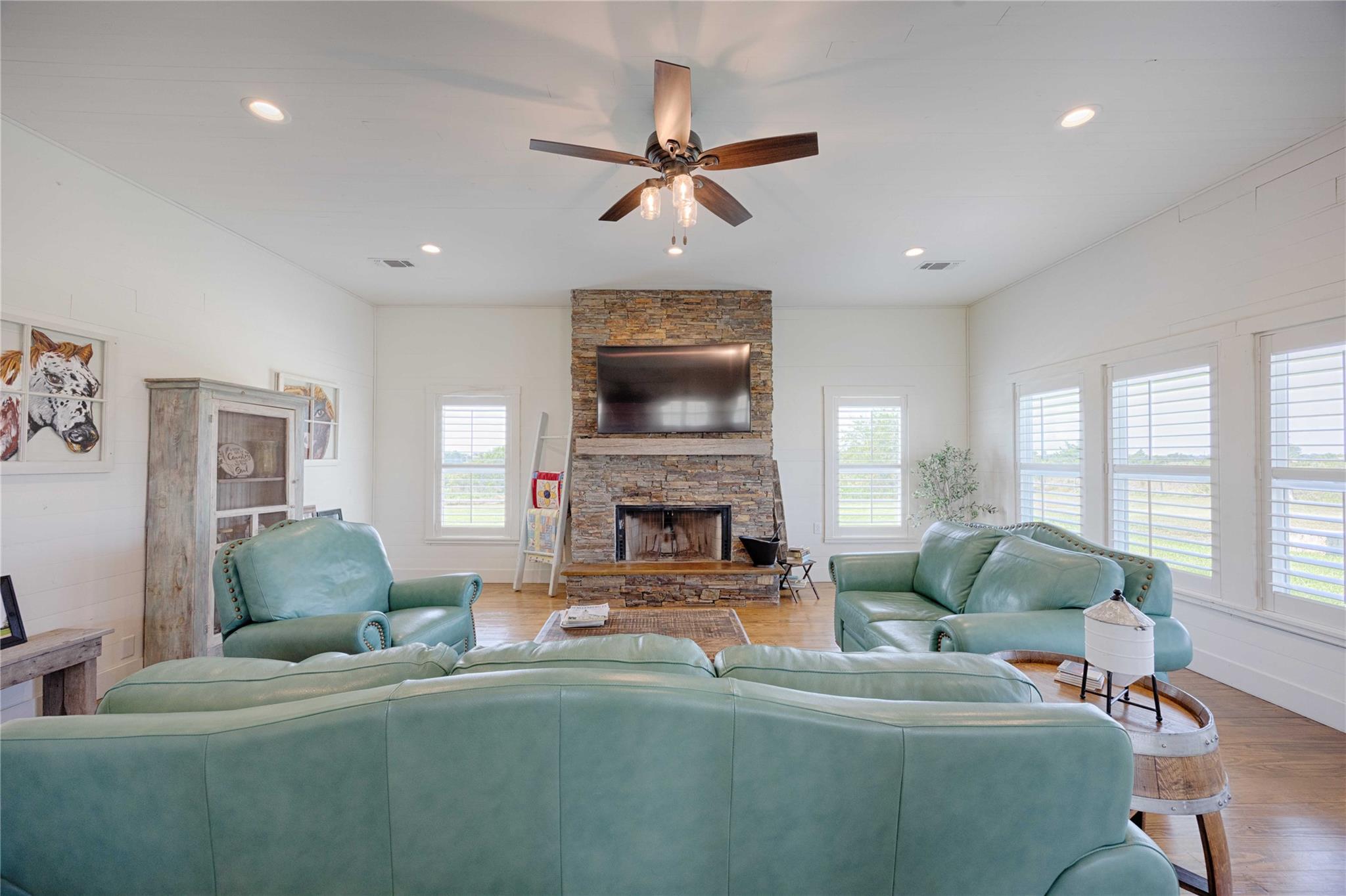 2210 FM 615, Schulenburg, TX 78956