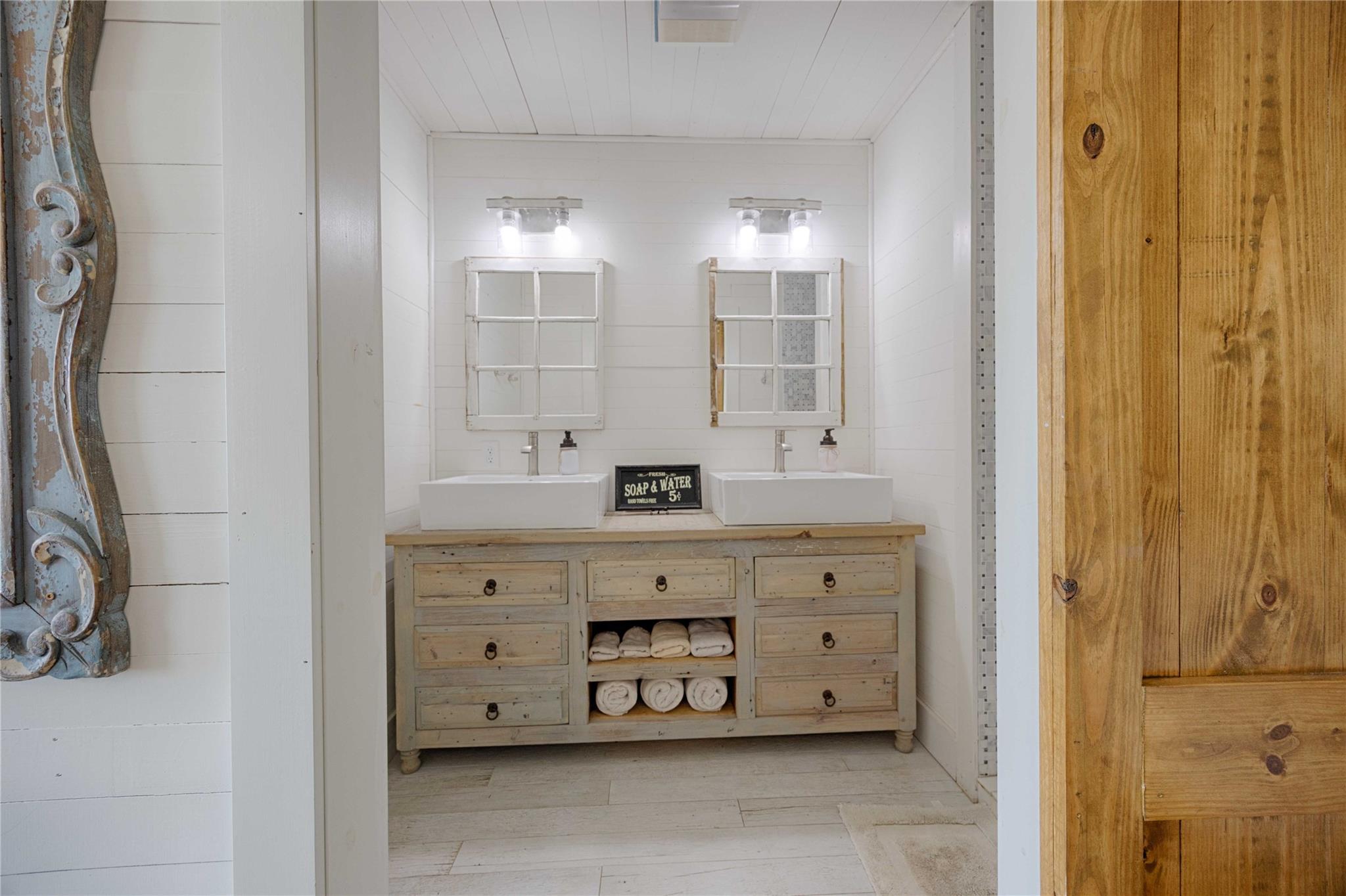 2210 FM 615, Schulenburg, TX 78956