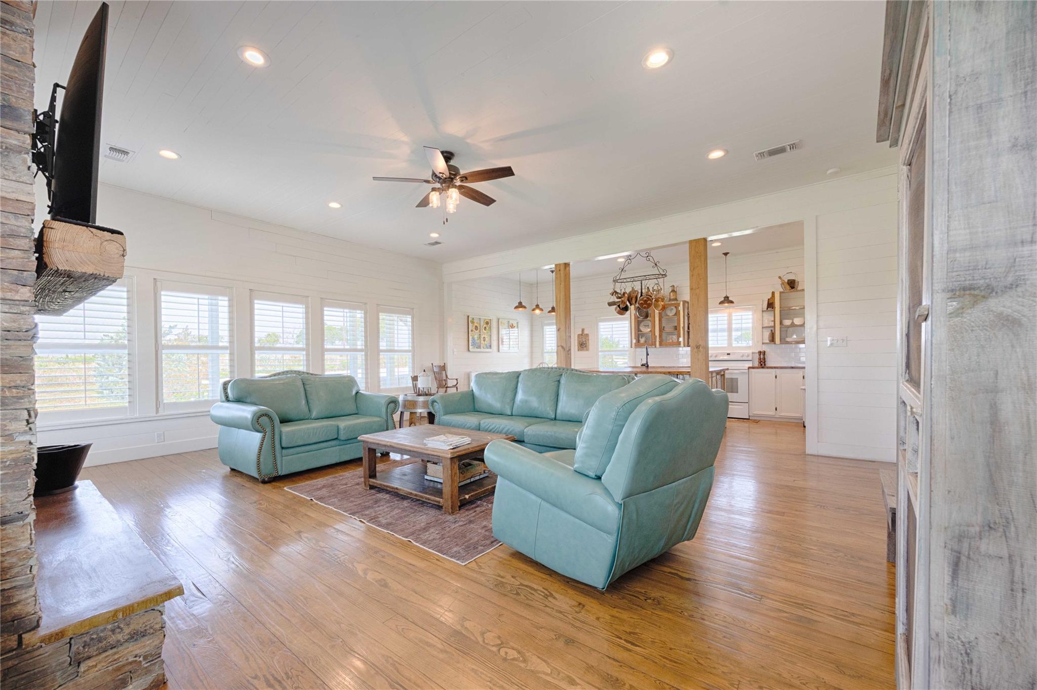 2210 FM 615, Schulenburg, TX 78956