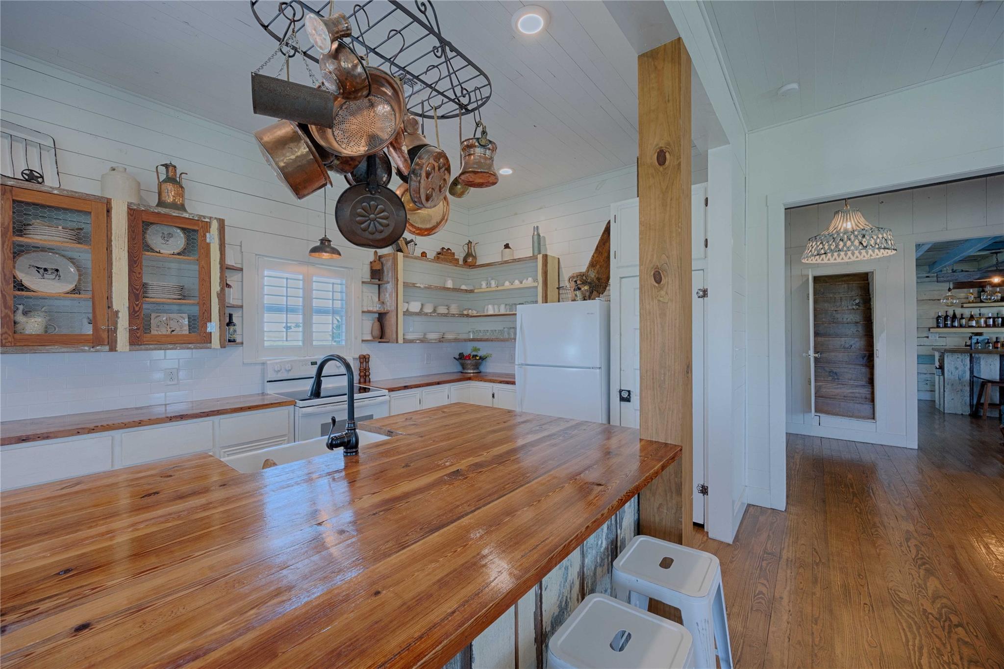 2210 FM 615, Schulenburg, TX 78956