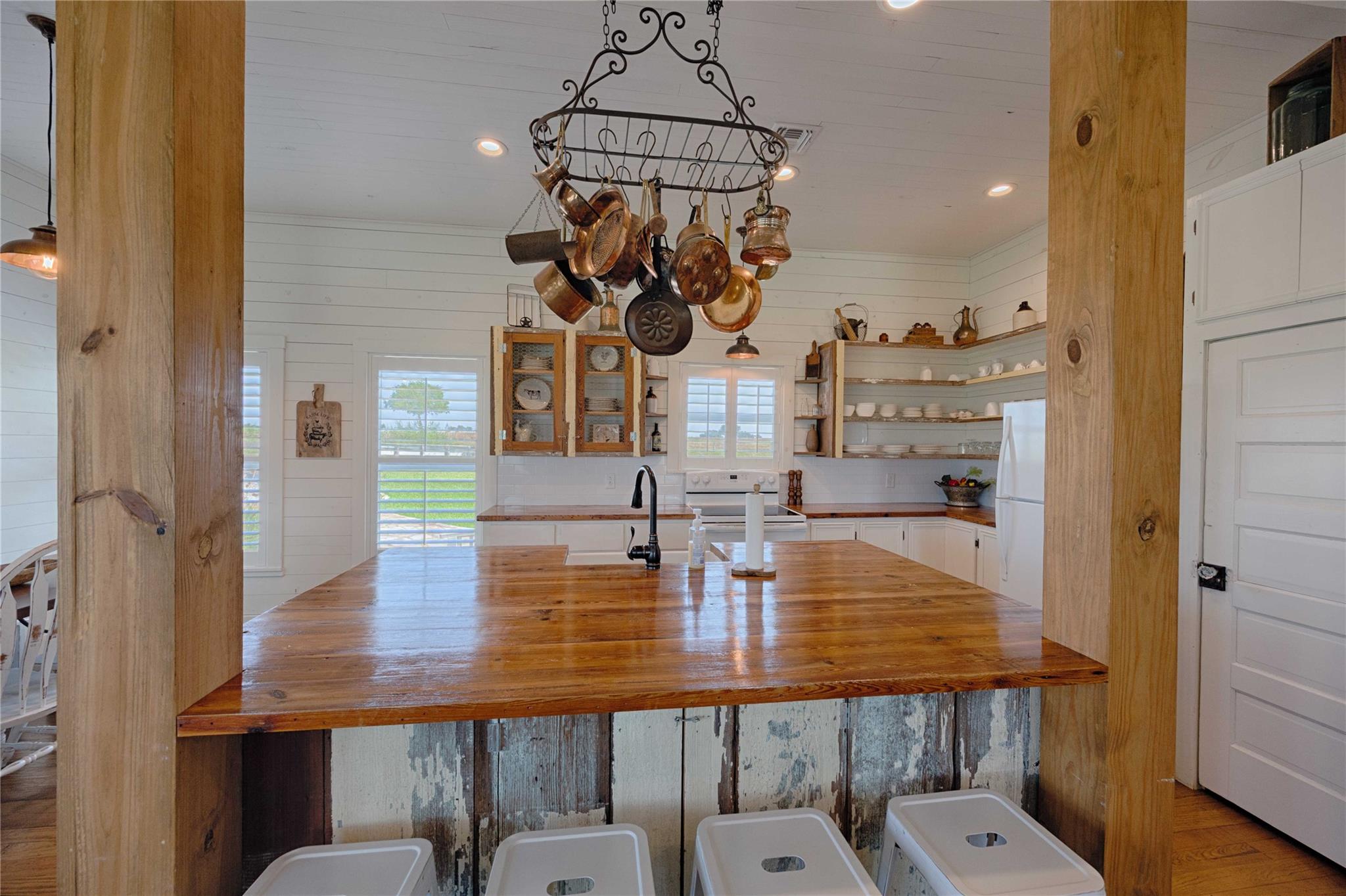 2210 FM 615, Schulenburg, TX 78956