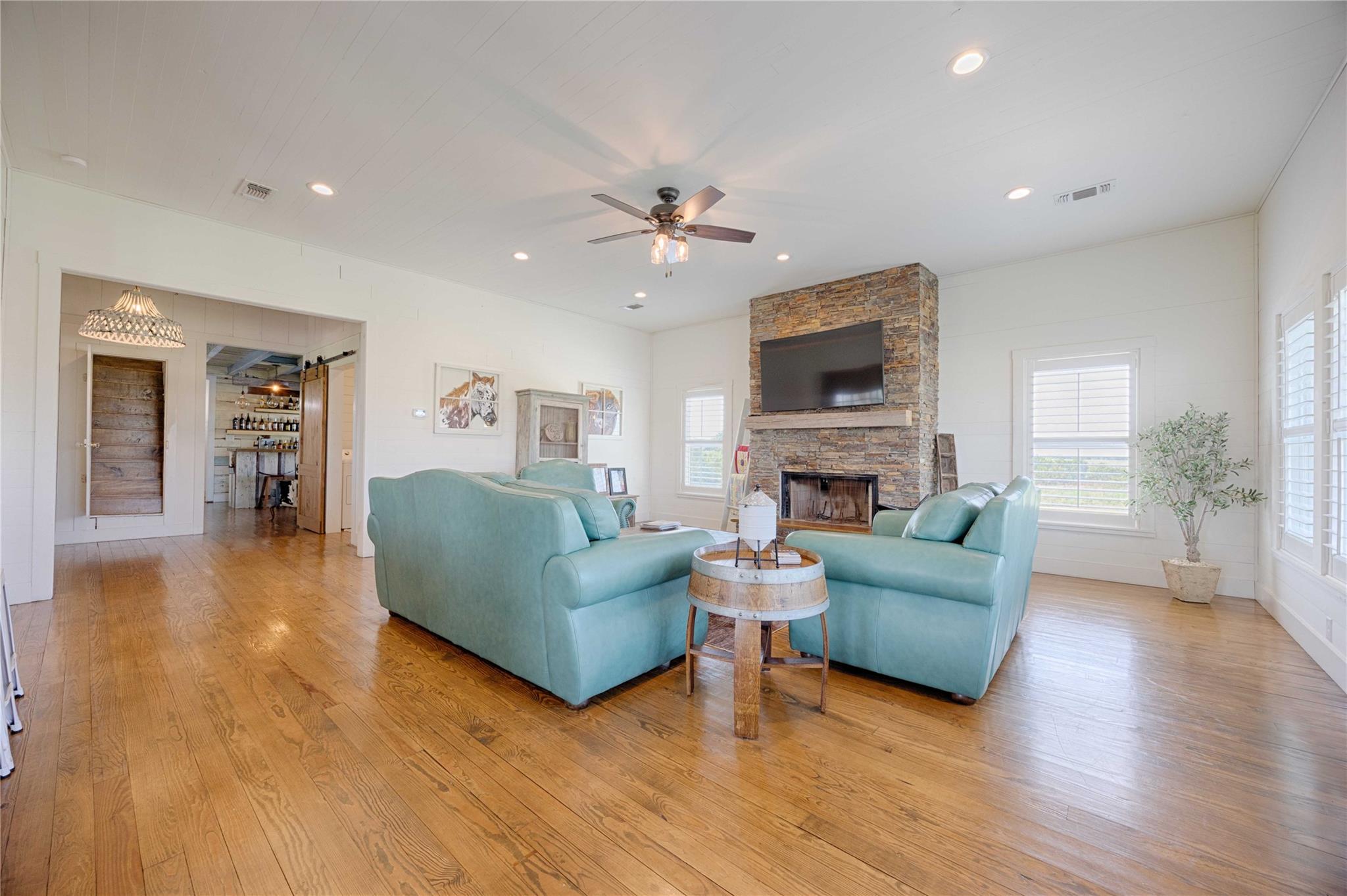 2210 FM 615, Schulenburg, TX 78956