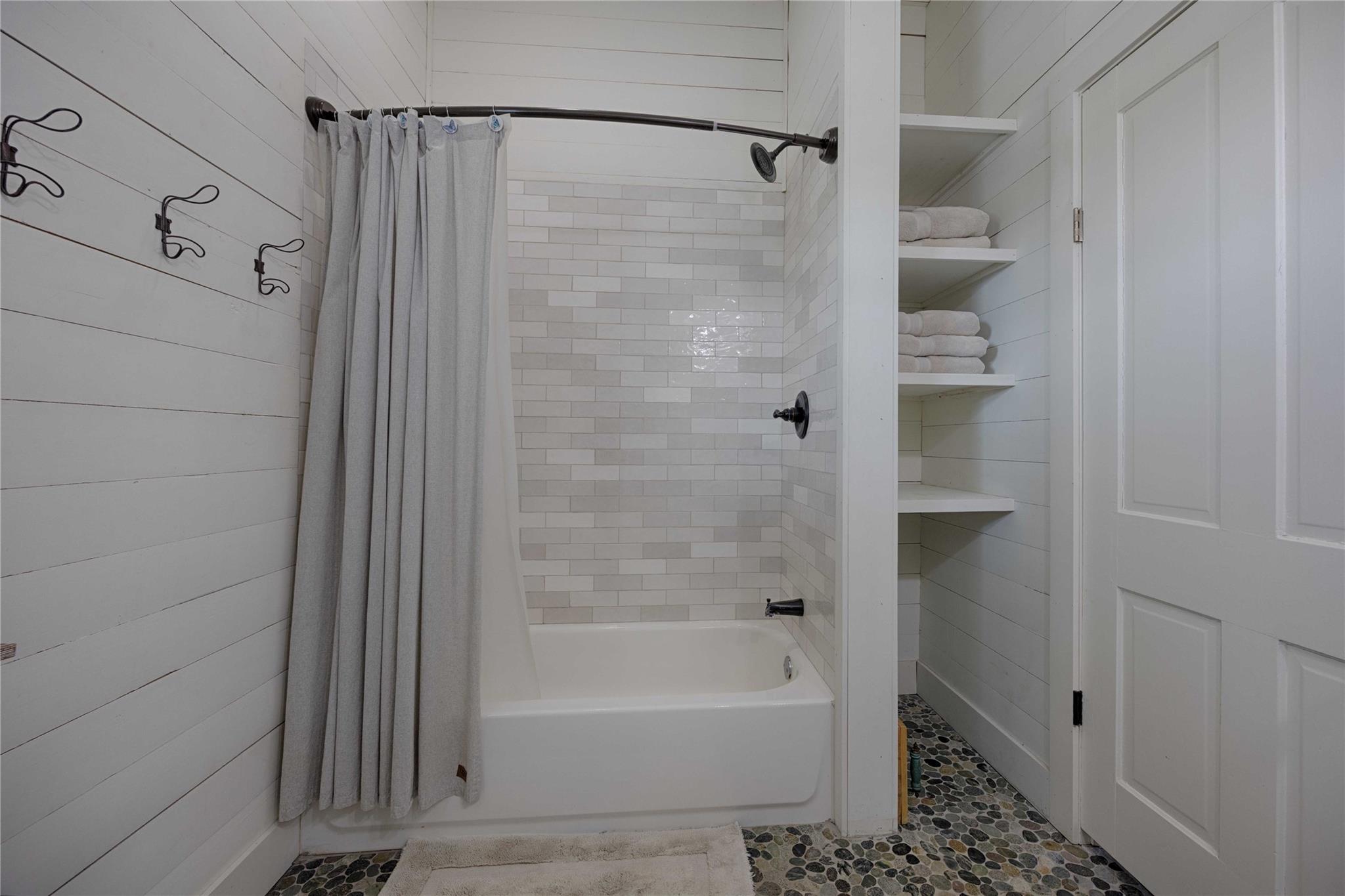 2210 FM 615, Schulenburg, TX 78956