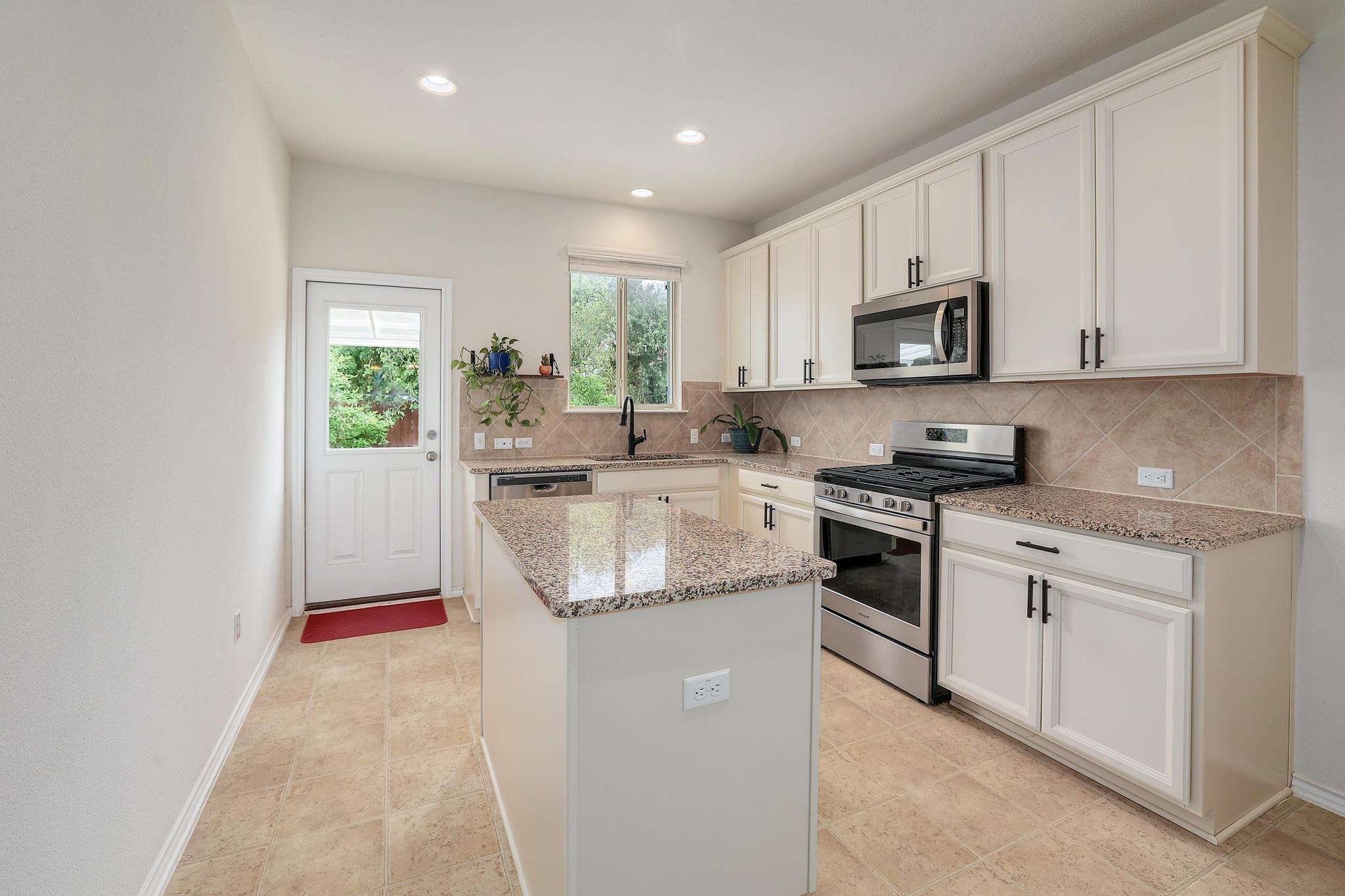 1924 Cliffbrake Way, Georgetown, TX 78626