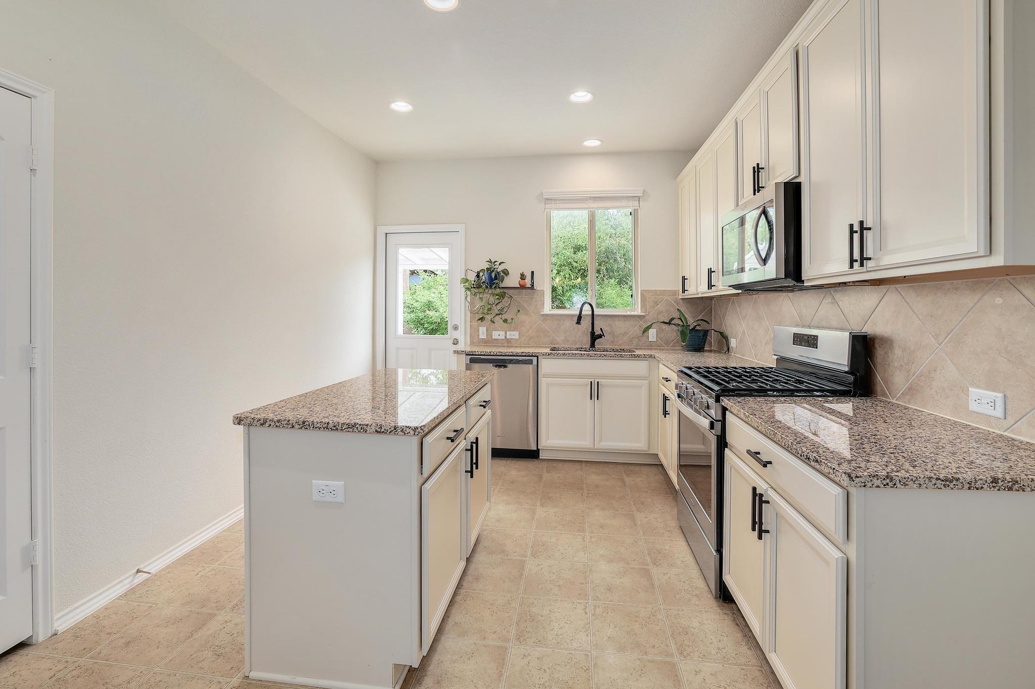 1924 Cliffbrake Way, Georgetown, TX 78626