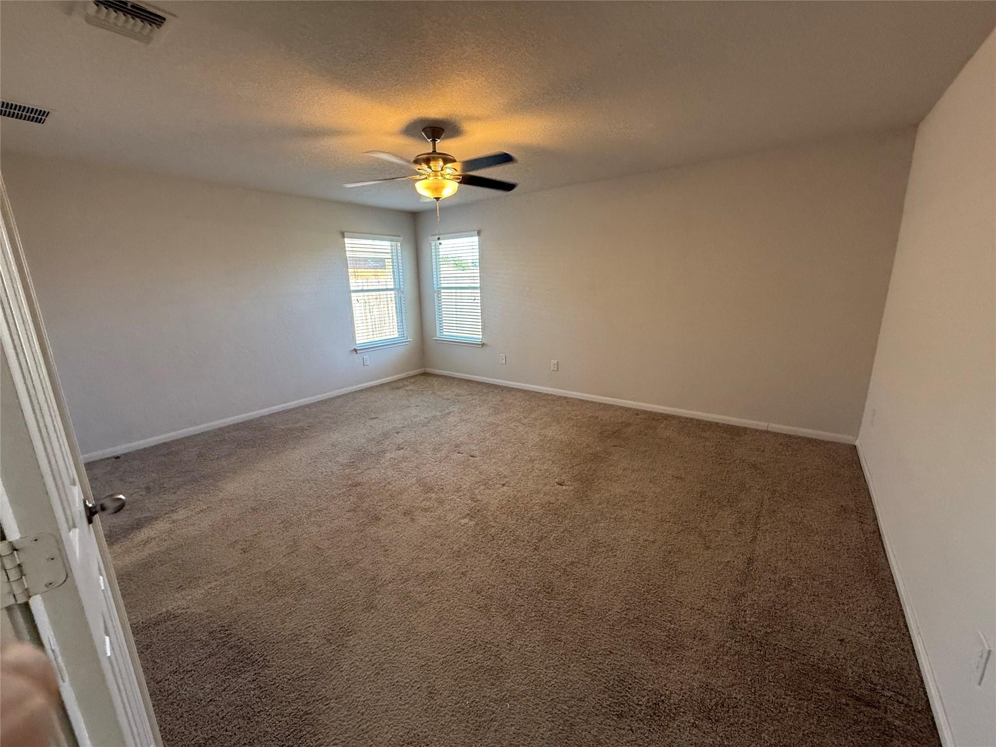 206 Windridge Dr N, Lockhart, TX 78644