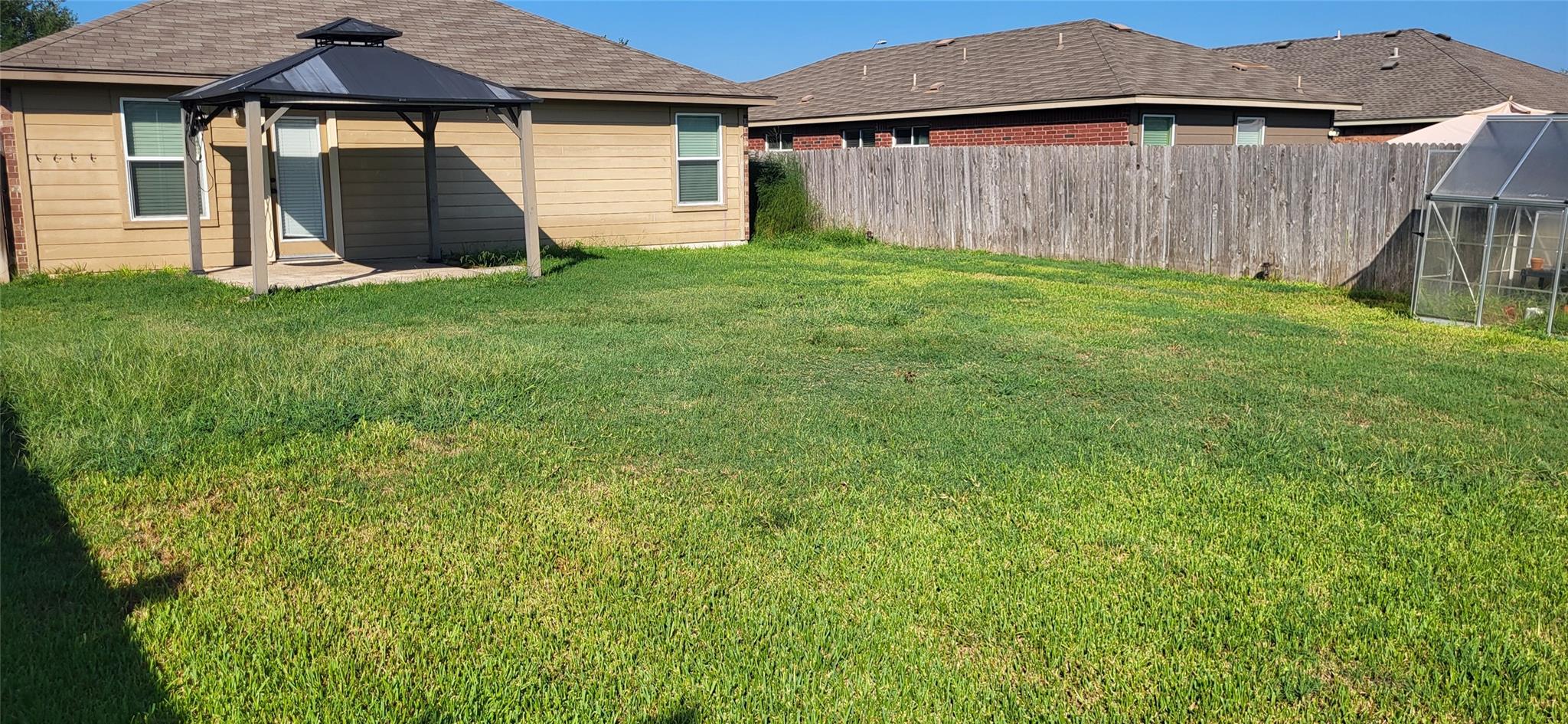 206 Windridge Dr N, Lockhart, TX 78644