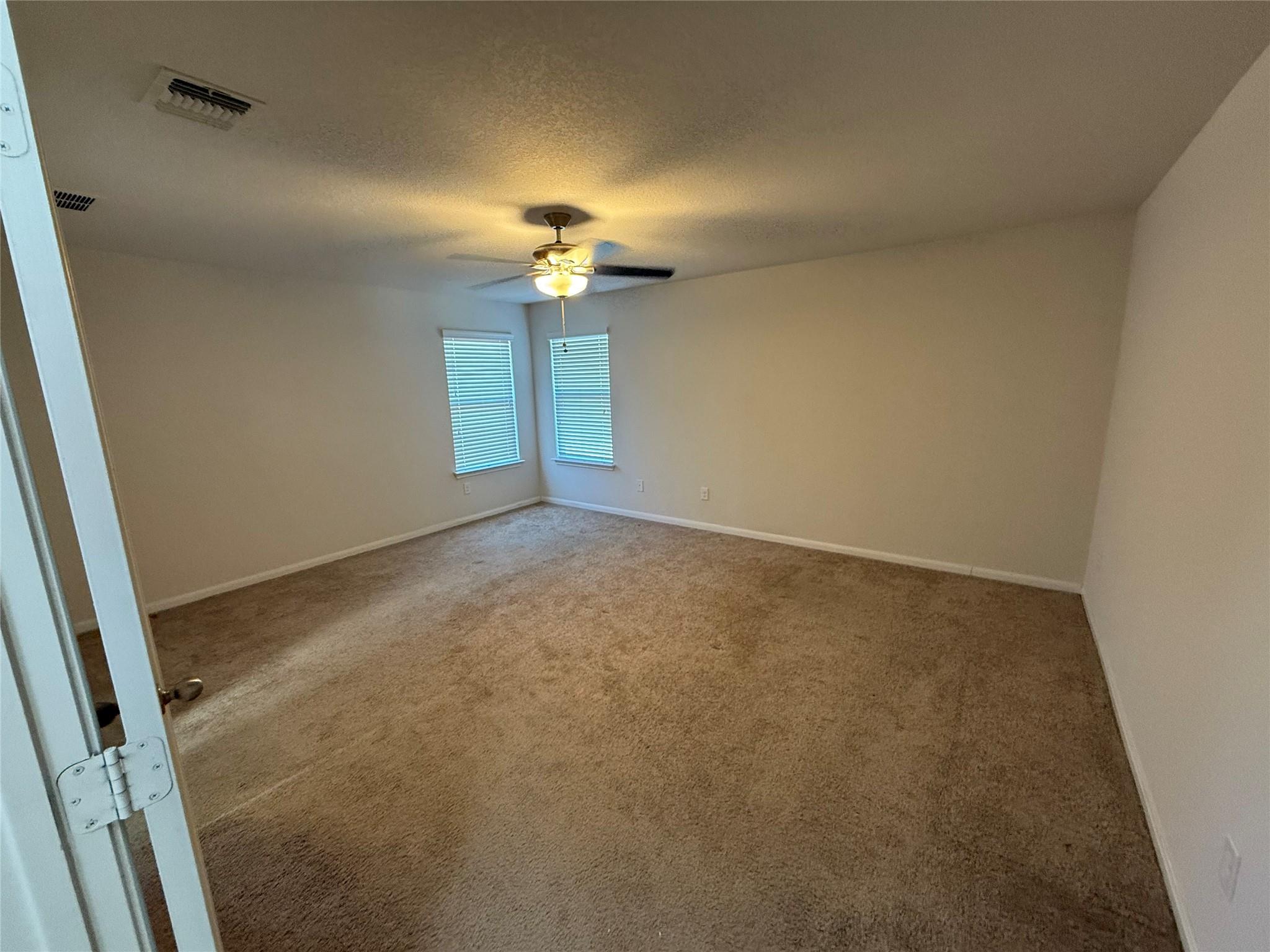 206 Windridge Dr N, Lockhart, TX 78644