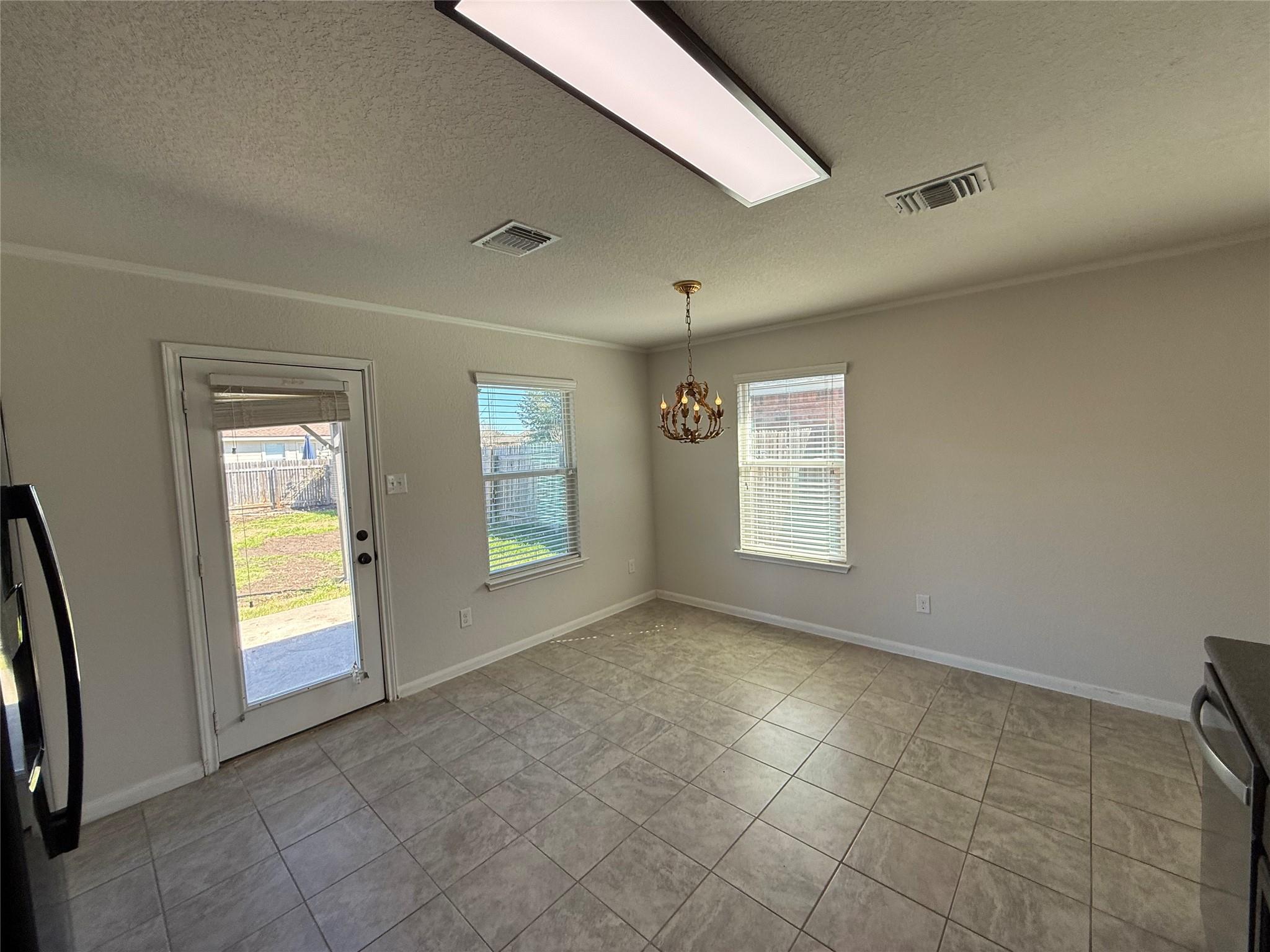 206 Windridge Dr N, Lockhart, TX 78644