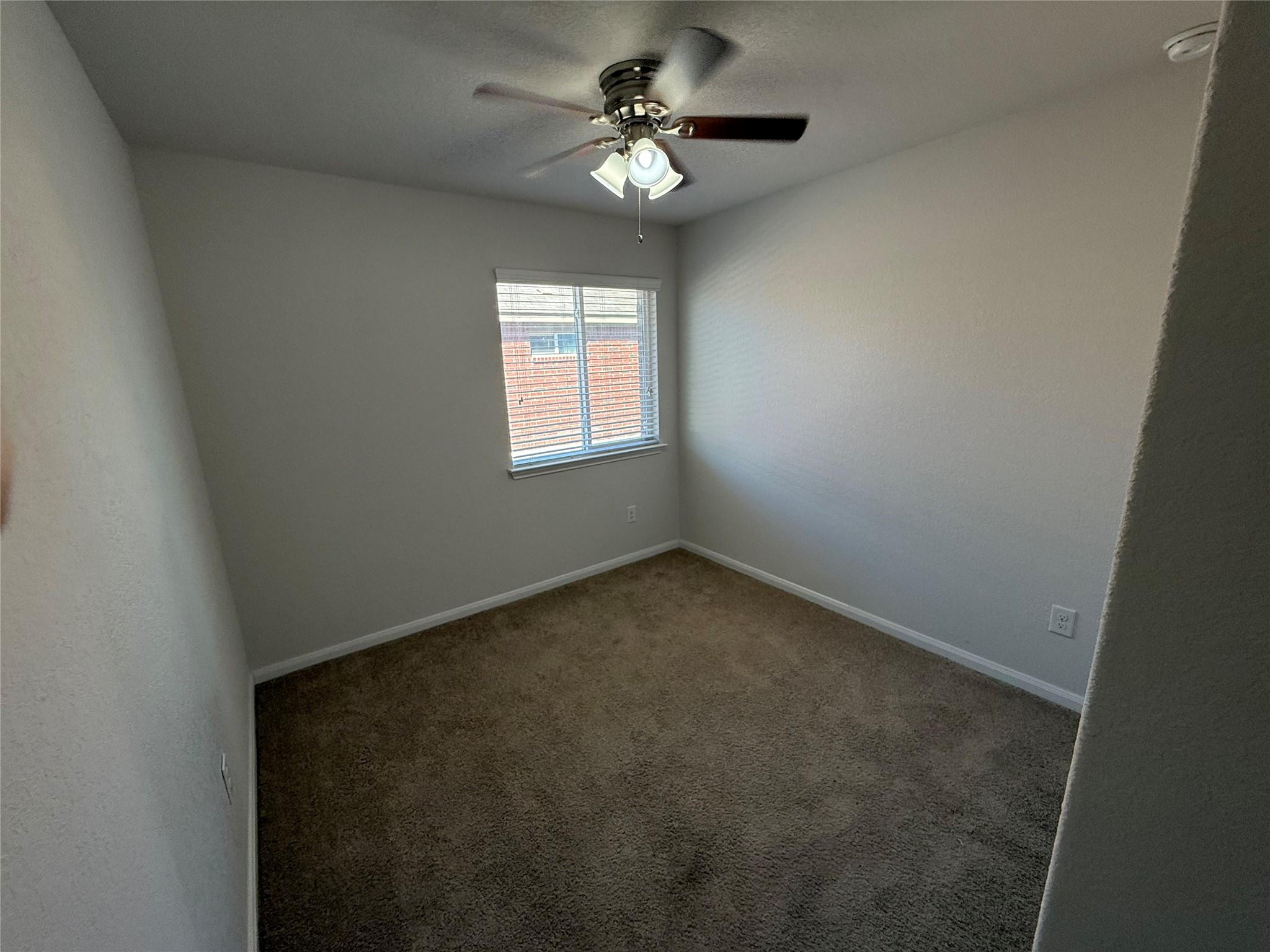 206 Windridge Dr N, Lockhart, TX 78644