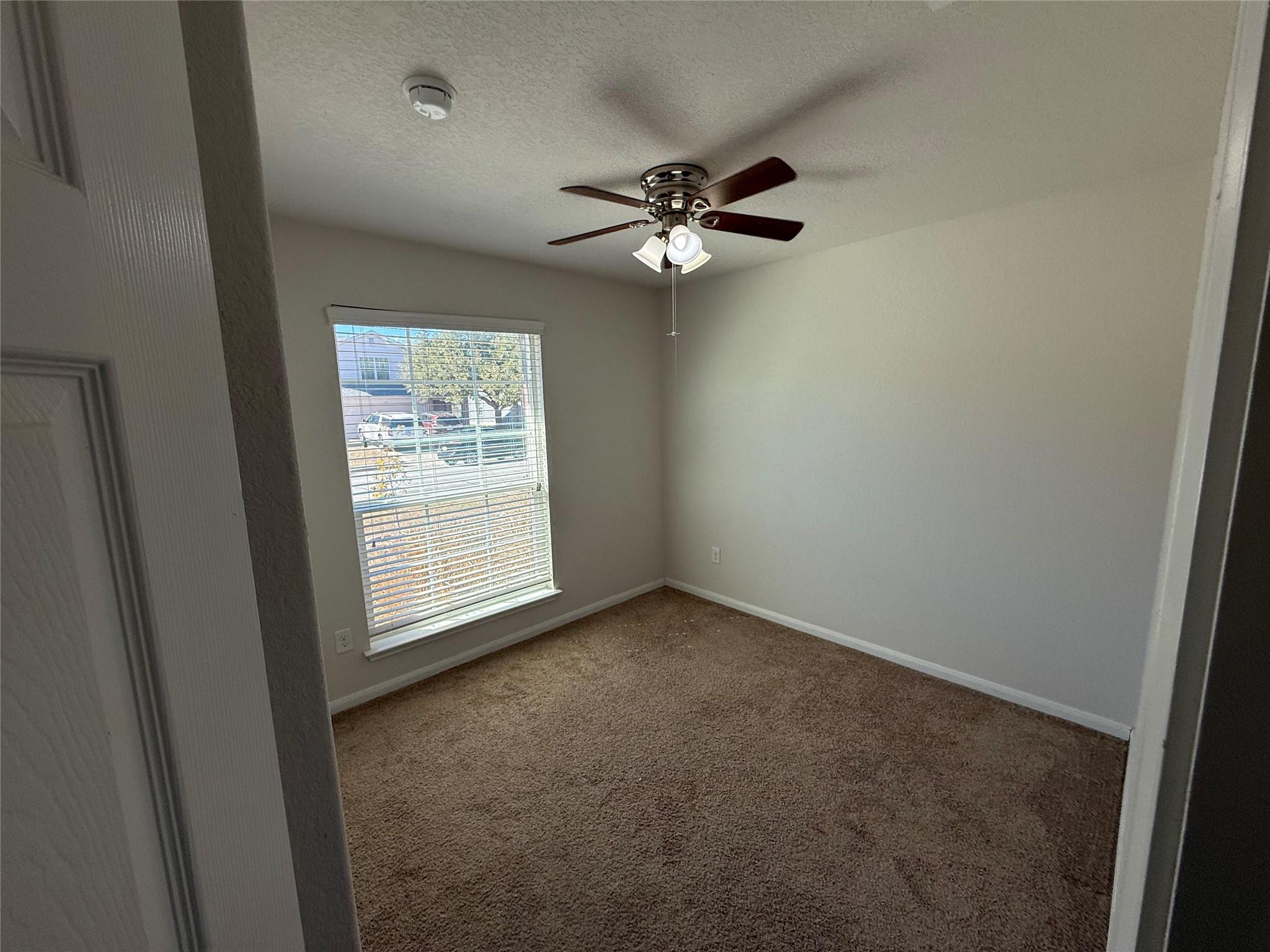 206 Windridge Dr N, Lockhart, TX 78644