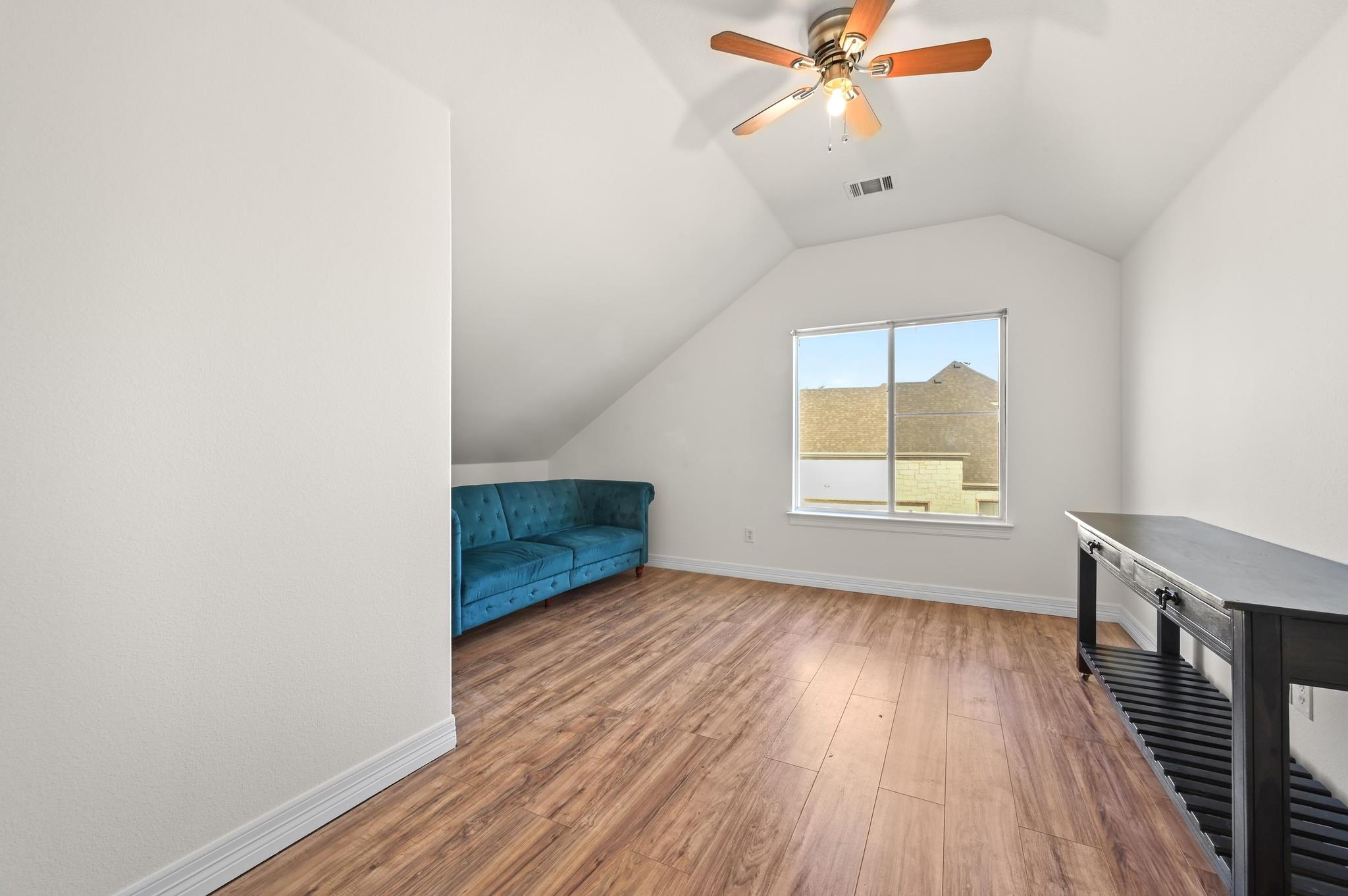 25 Lovegrass Ln, Austin, TX 78745