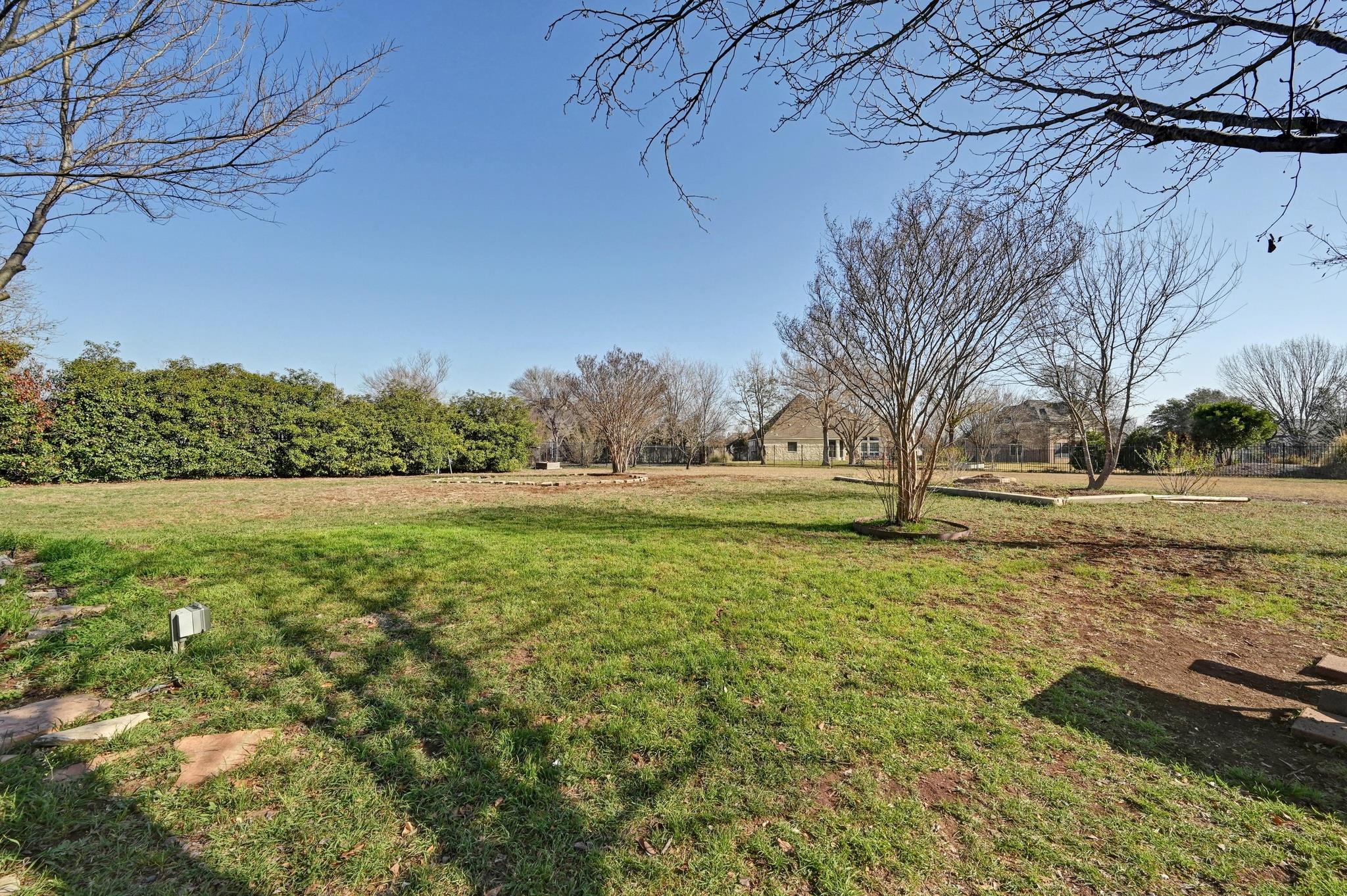 25 Lovegrass Ln, Austin, TX 78745