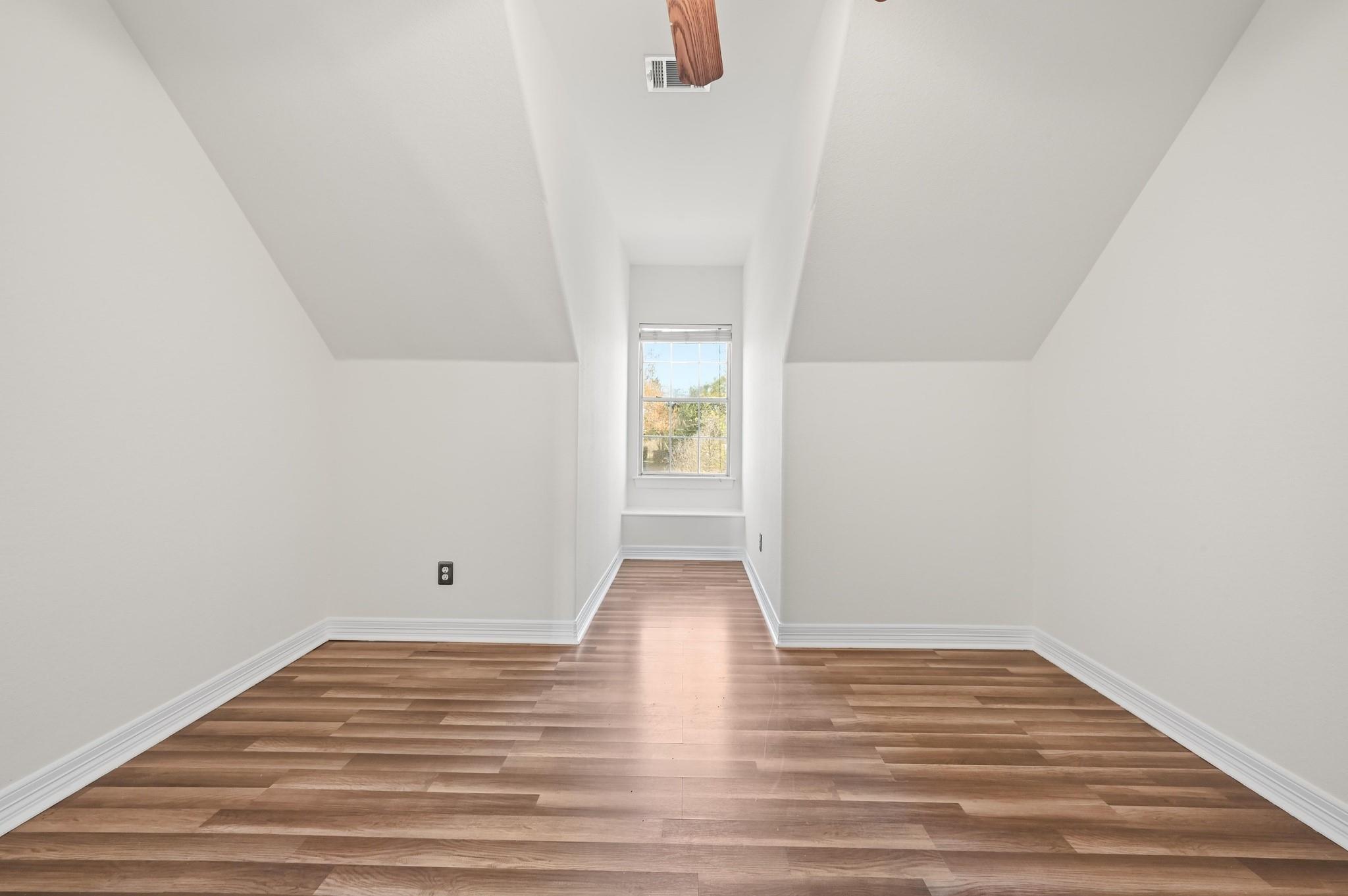 25 Lovegrass Ln, Austin, TX 78745