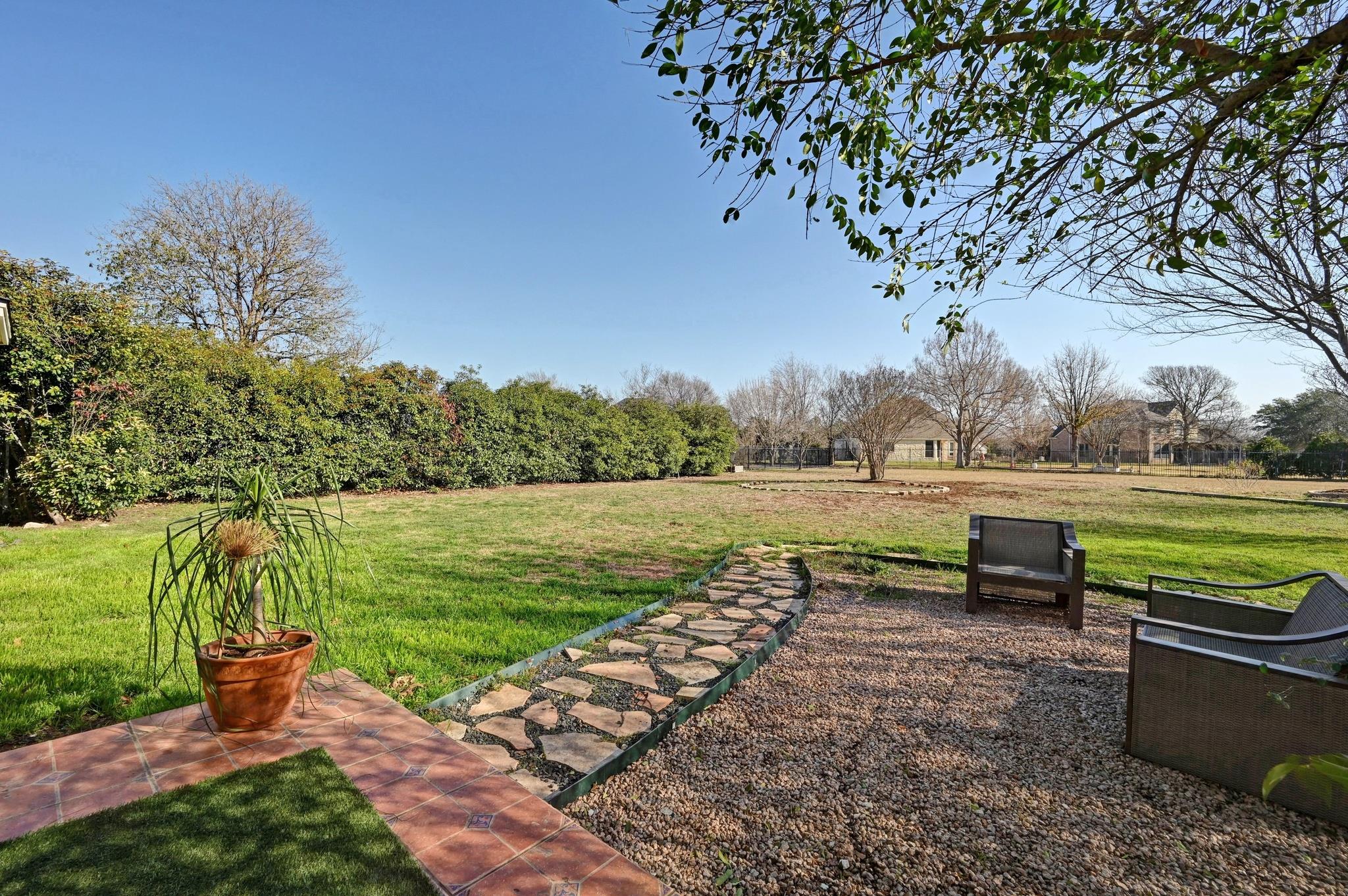 25 Lovegrass Ln, Austin, TX 78745