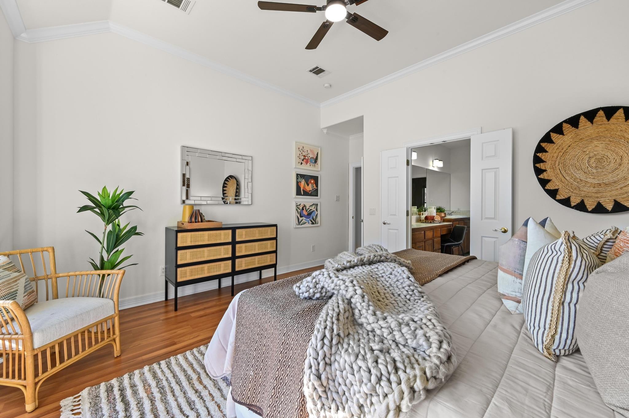 25 Lovegrass Ln, Austin, TX 78745