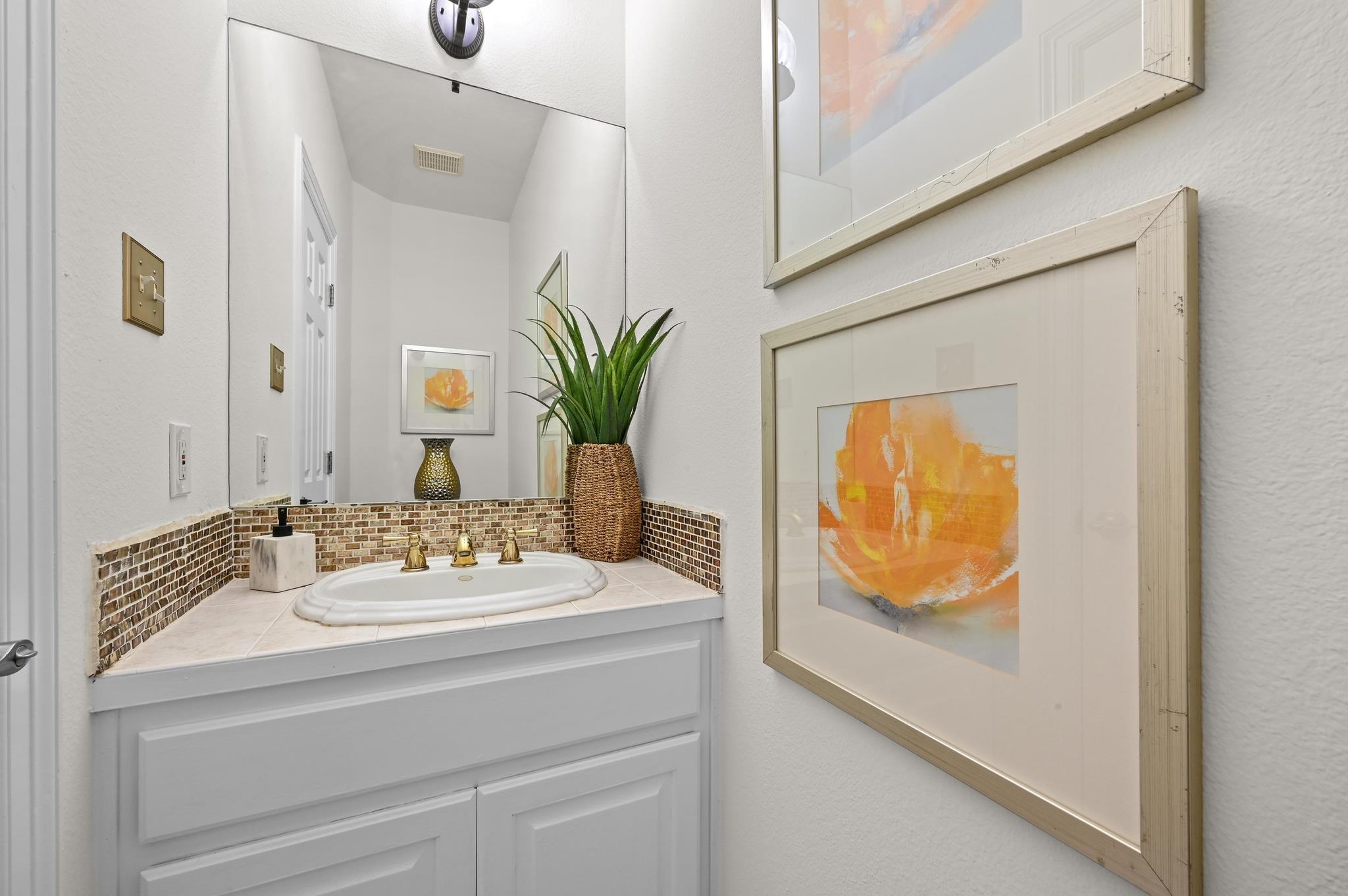 25 Lovegrass Ln, Austin, TX 78745