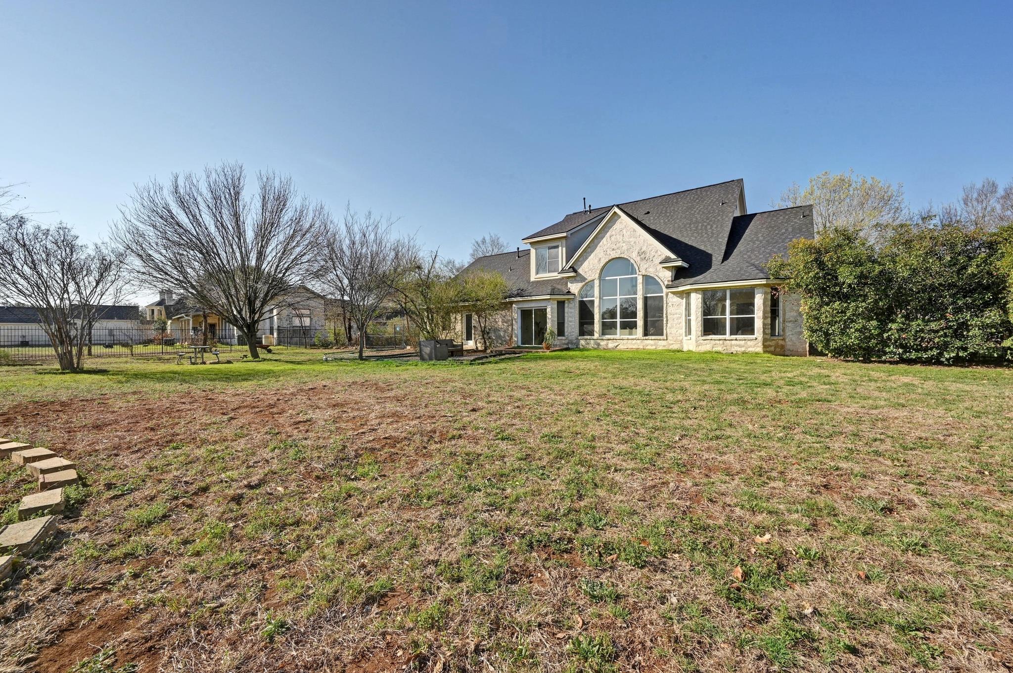25 Lovegrass Ln, Austin, TX 78745