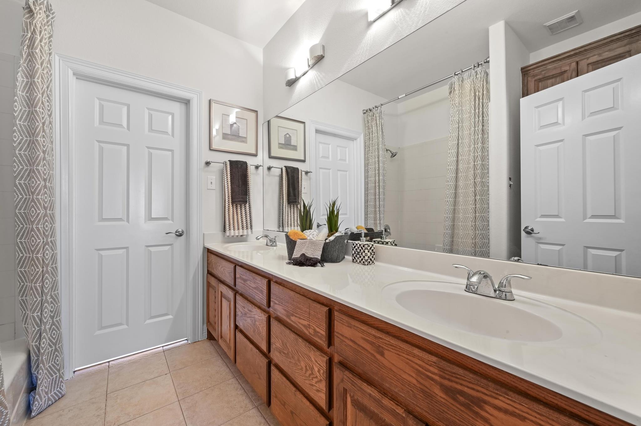 25 Lovegrass Ln, Austin, TX 78745